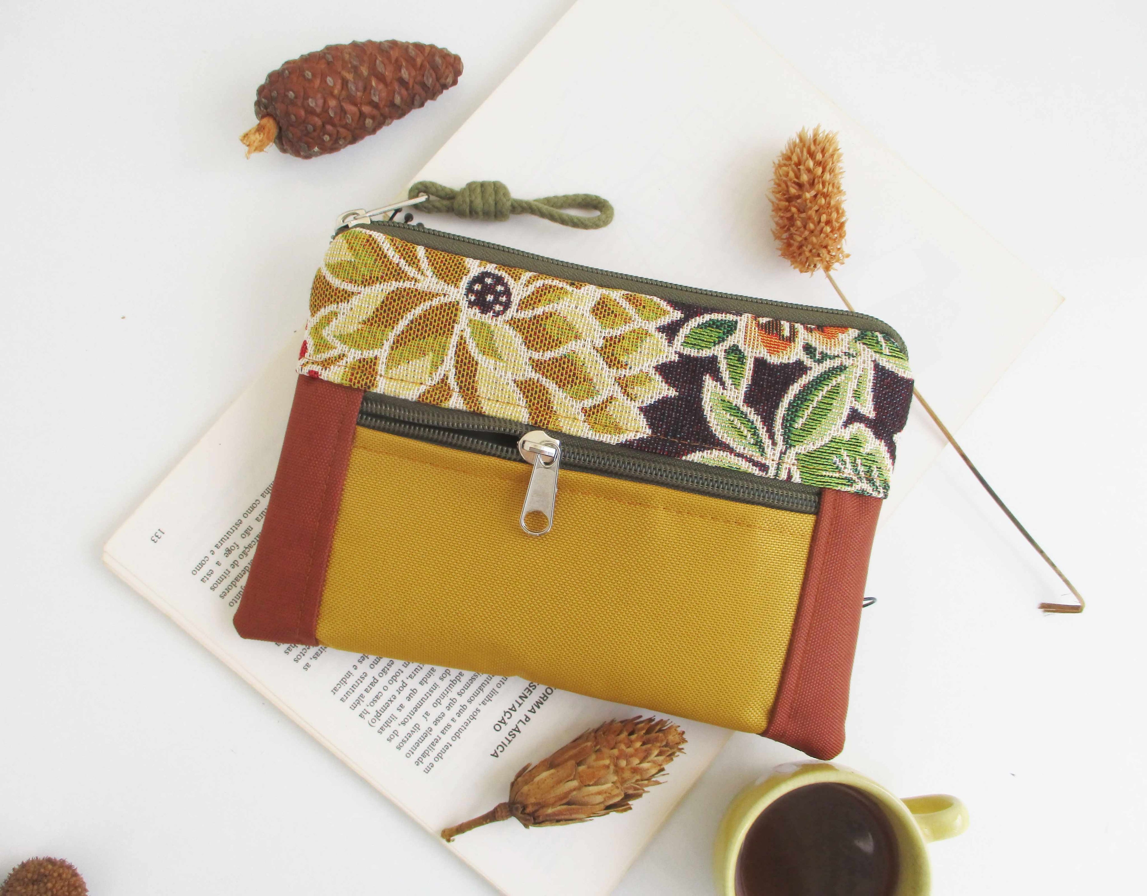 Bolsa de mão padrão floral, tela laranja tijolo e amarelo | Joana Candeias