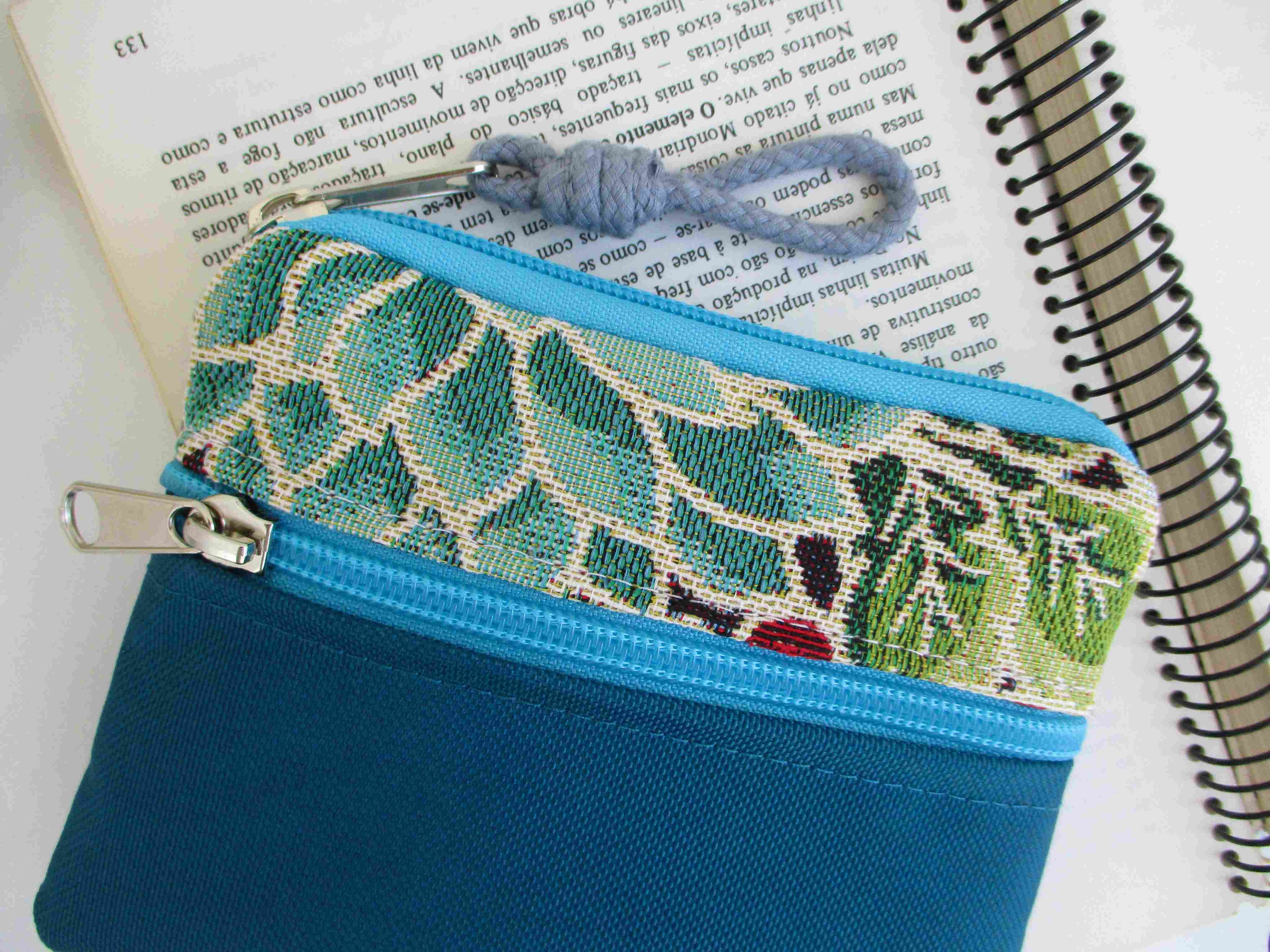 Porta-moedas padrão floral, tela azul petróleo | Joana Candeias