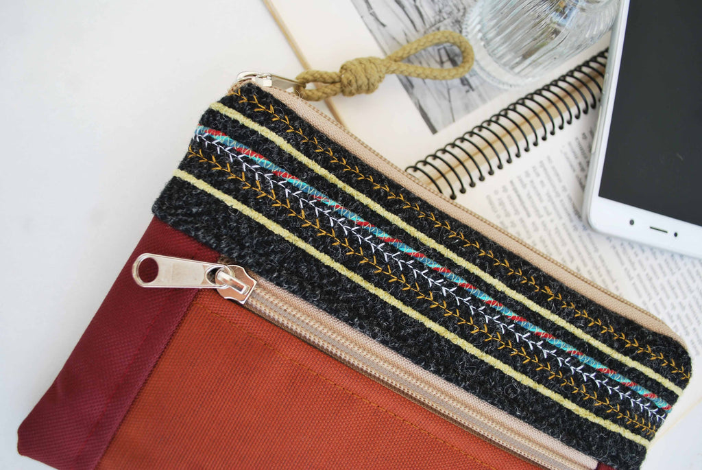 Bolsa de mão com bordados, tela bordeaux e laranja tijolo | Joana Candeias