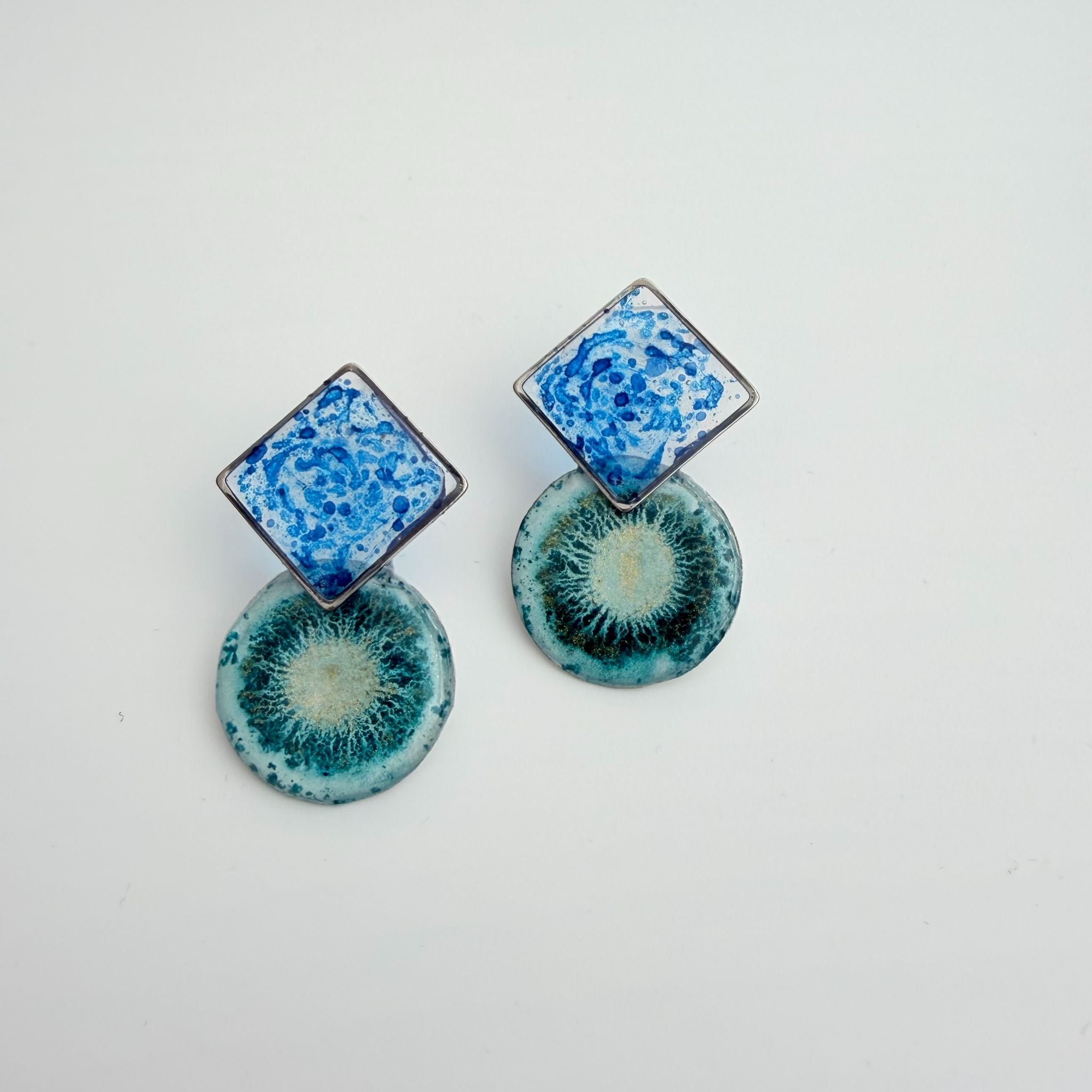 Brincos Coral combinado quadrado azul | Andreia Hoffmann
