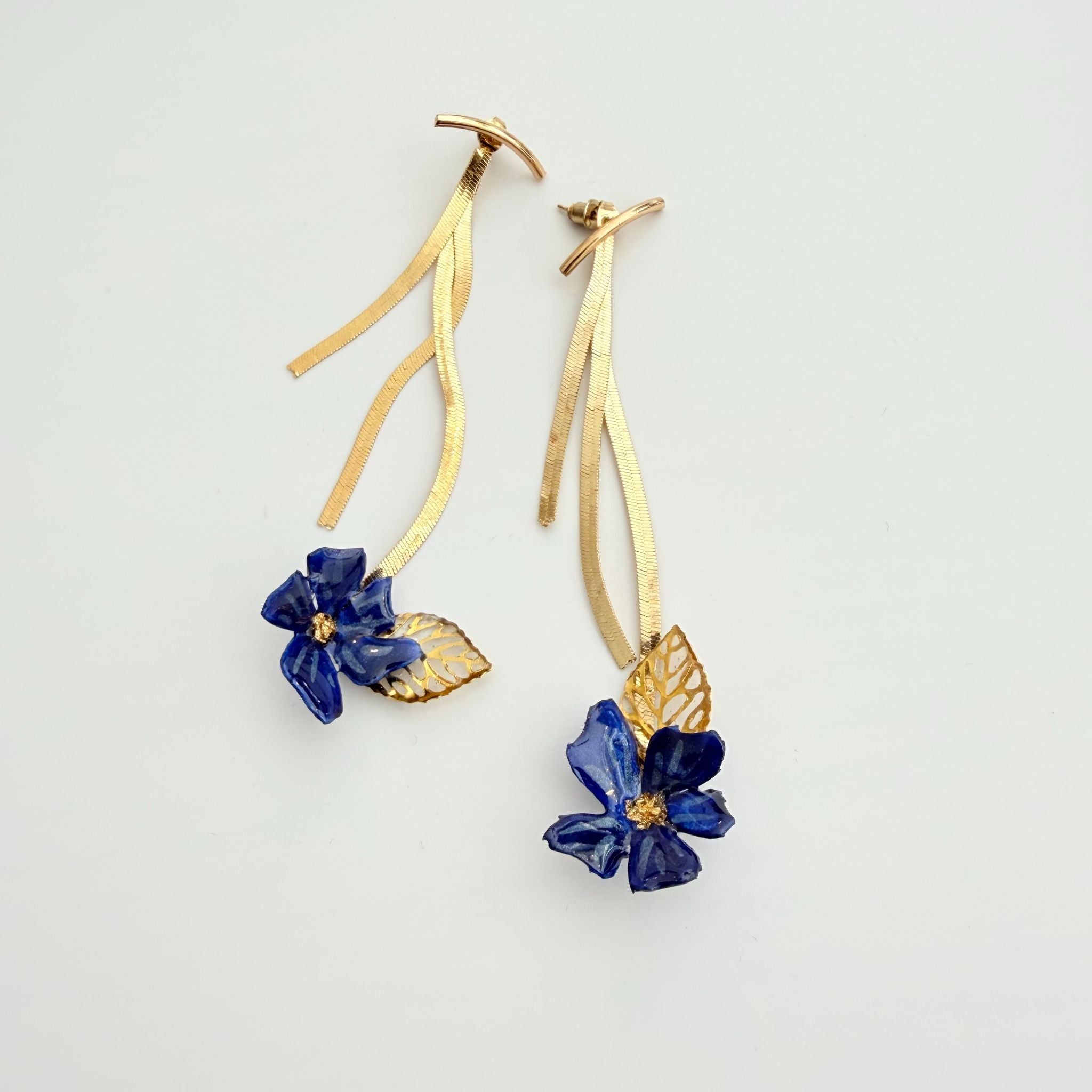 Brincos Spring Feels compridos azul | Andreia Hoffmann