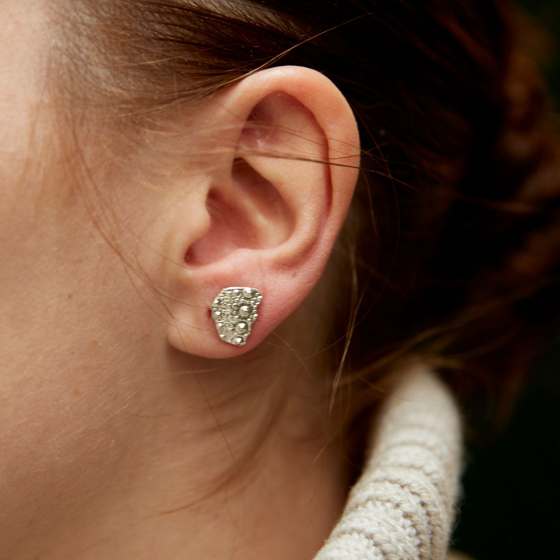 Brincos Sea Urchin Fragments Micro prateados | Tania Gil Jewelry