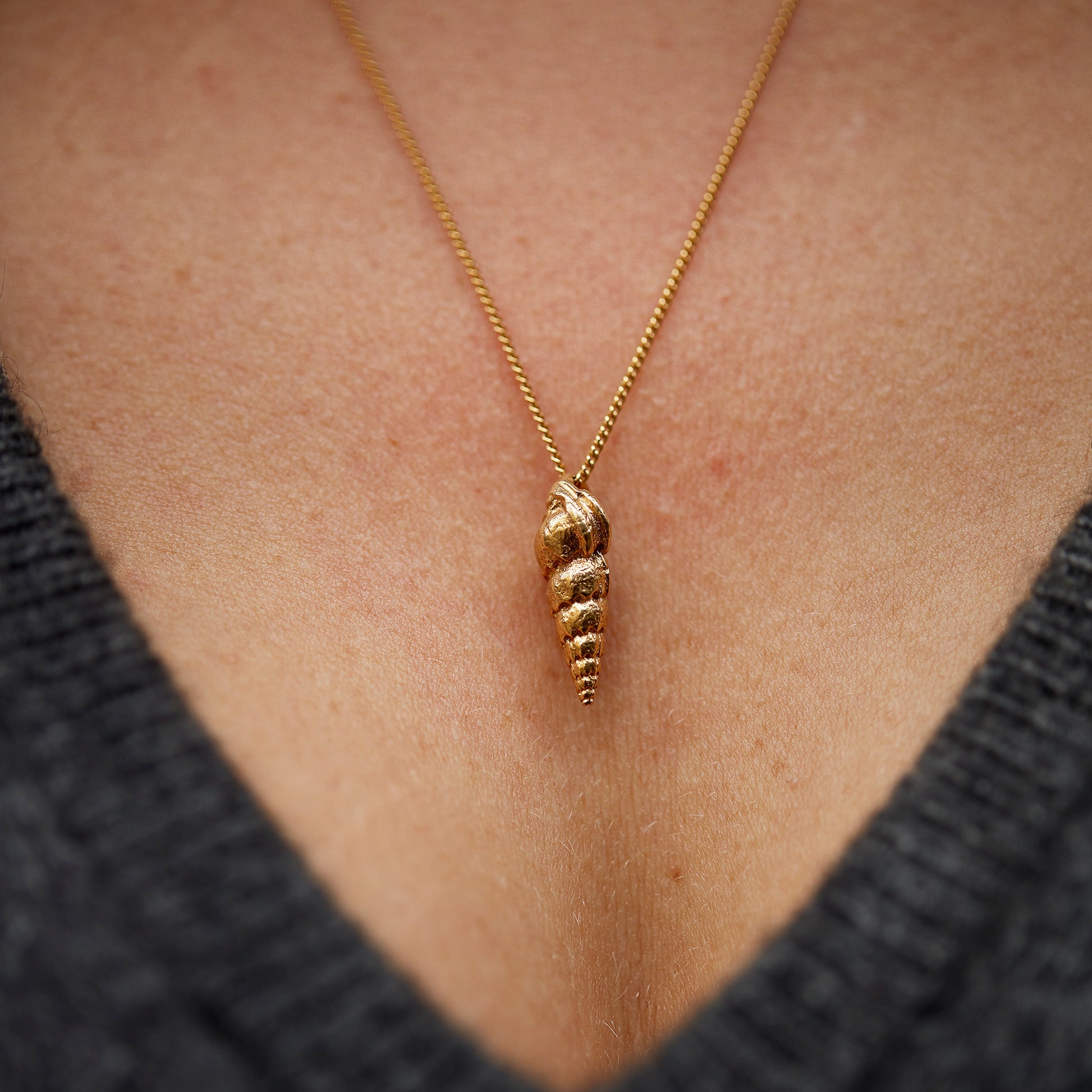 Colar Snail Macro dourado | Tania Gil Jewelry