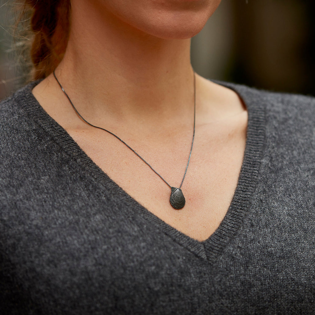 Colar Vieira Macro oxidado | Tania Gil Jewelry