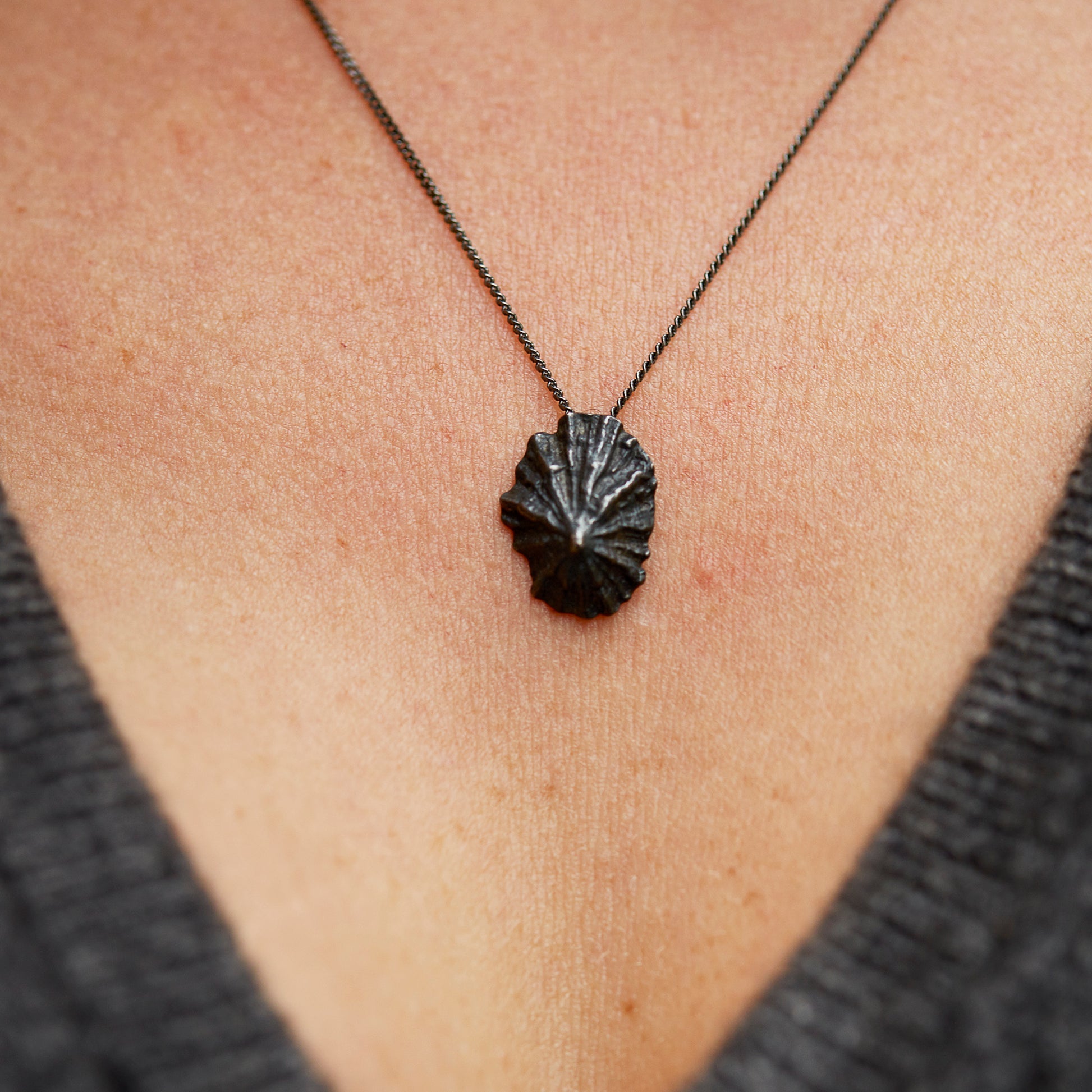 Colar Patella Macro oxidado | Tania Gil Jewelry