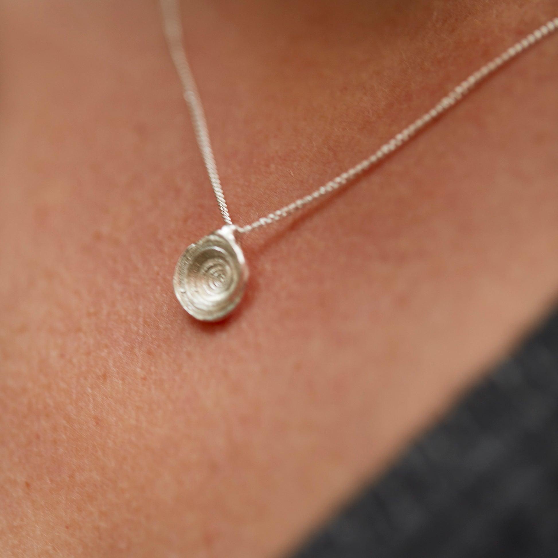 Colar Snail Fragment Micro prateado | Tania Gil Jewelry