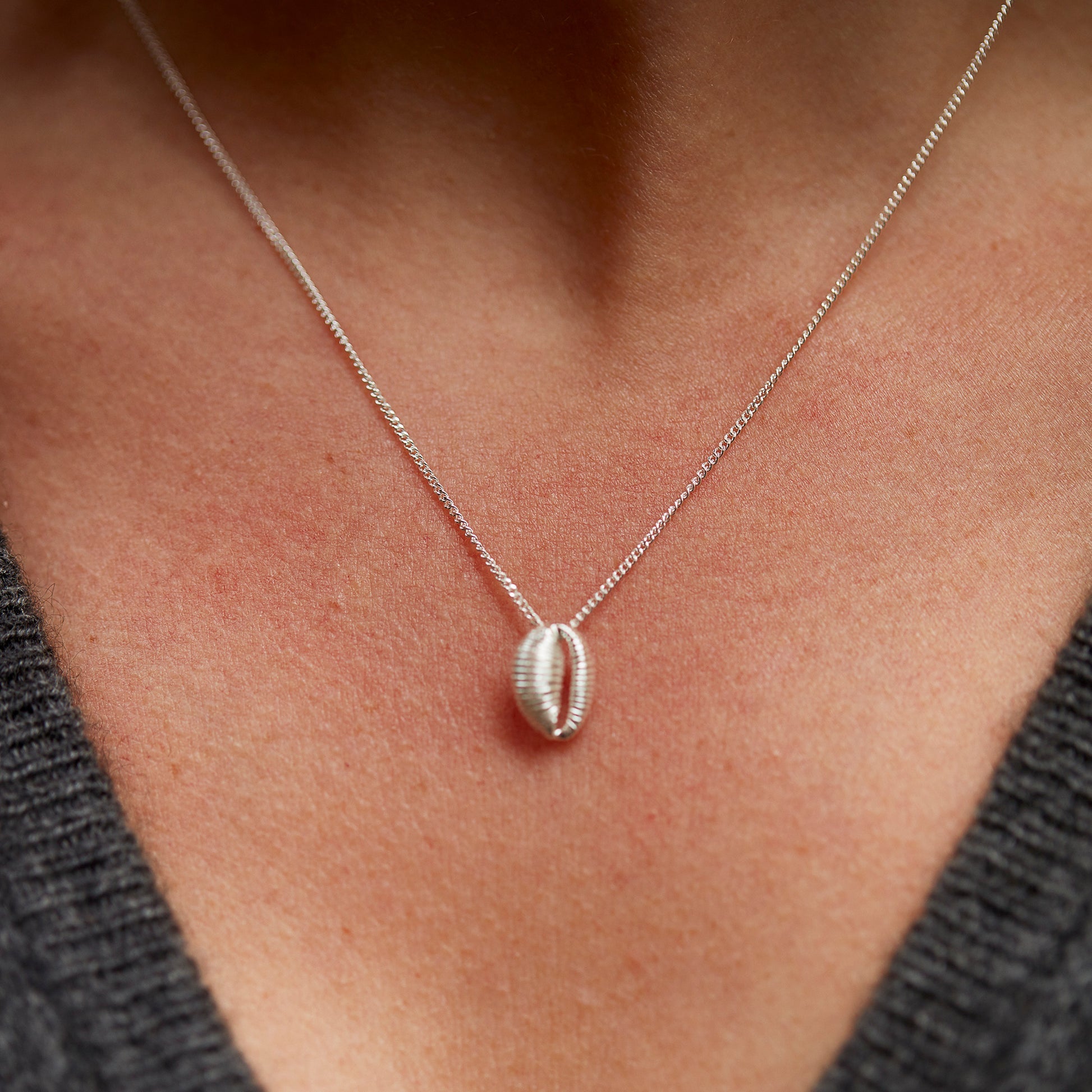 Colar Beijinho Micro prateado | Tania Gil Jewelry