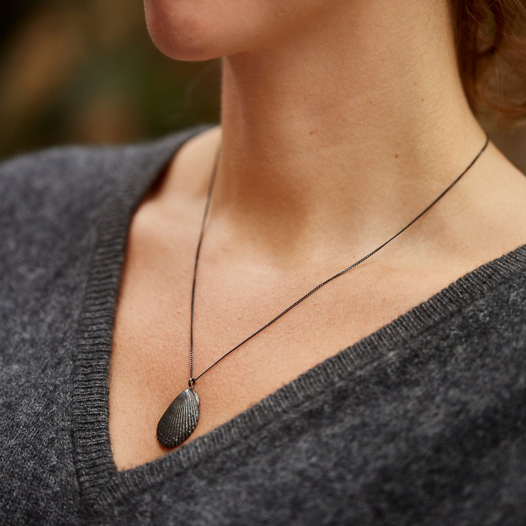 Colar Vieira Limidae oxidado | Tania Gil Jewelry