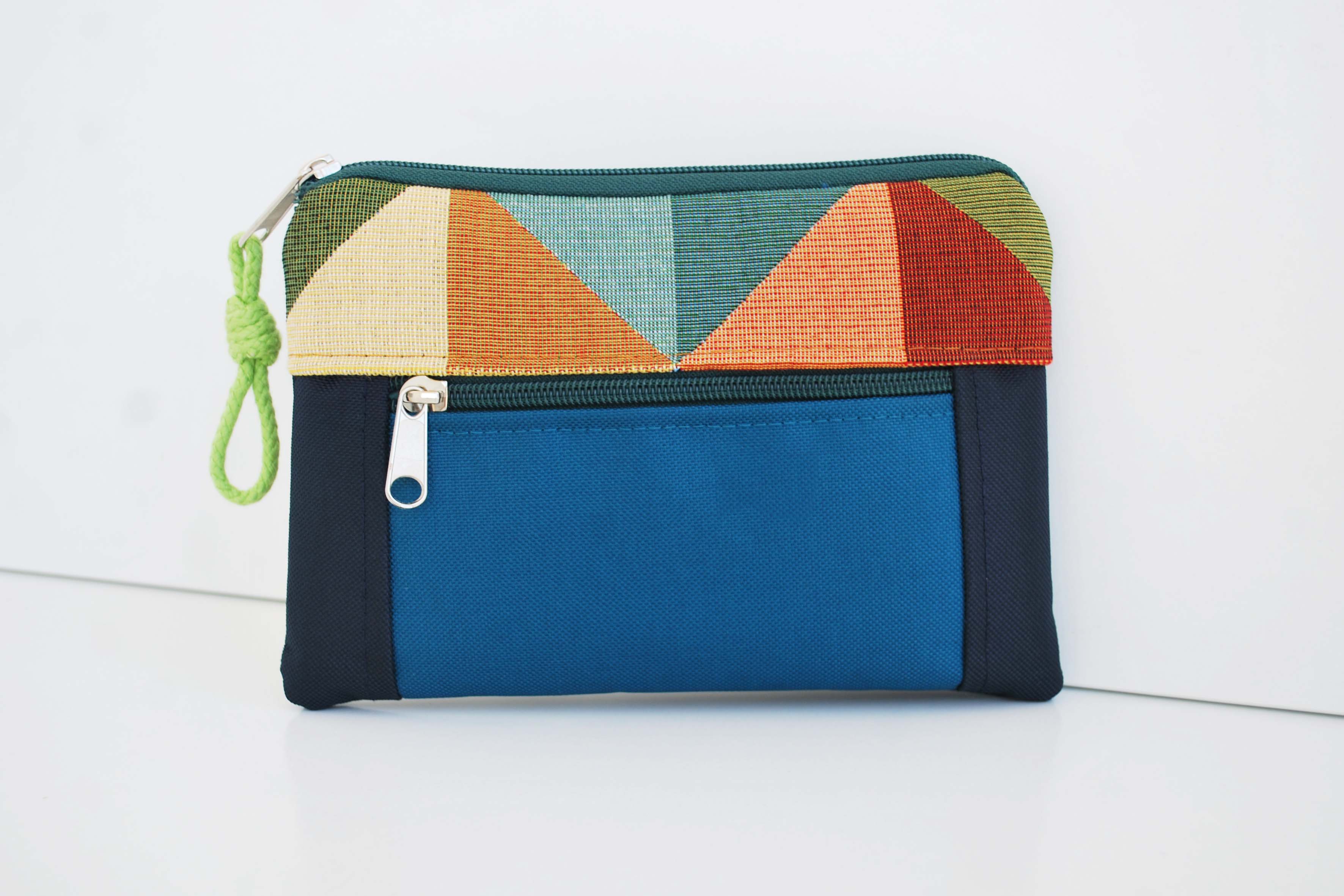 Bolsa de mão padrão triângulos, tela azul navy e azul petróleo | Joana Candeias