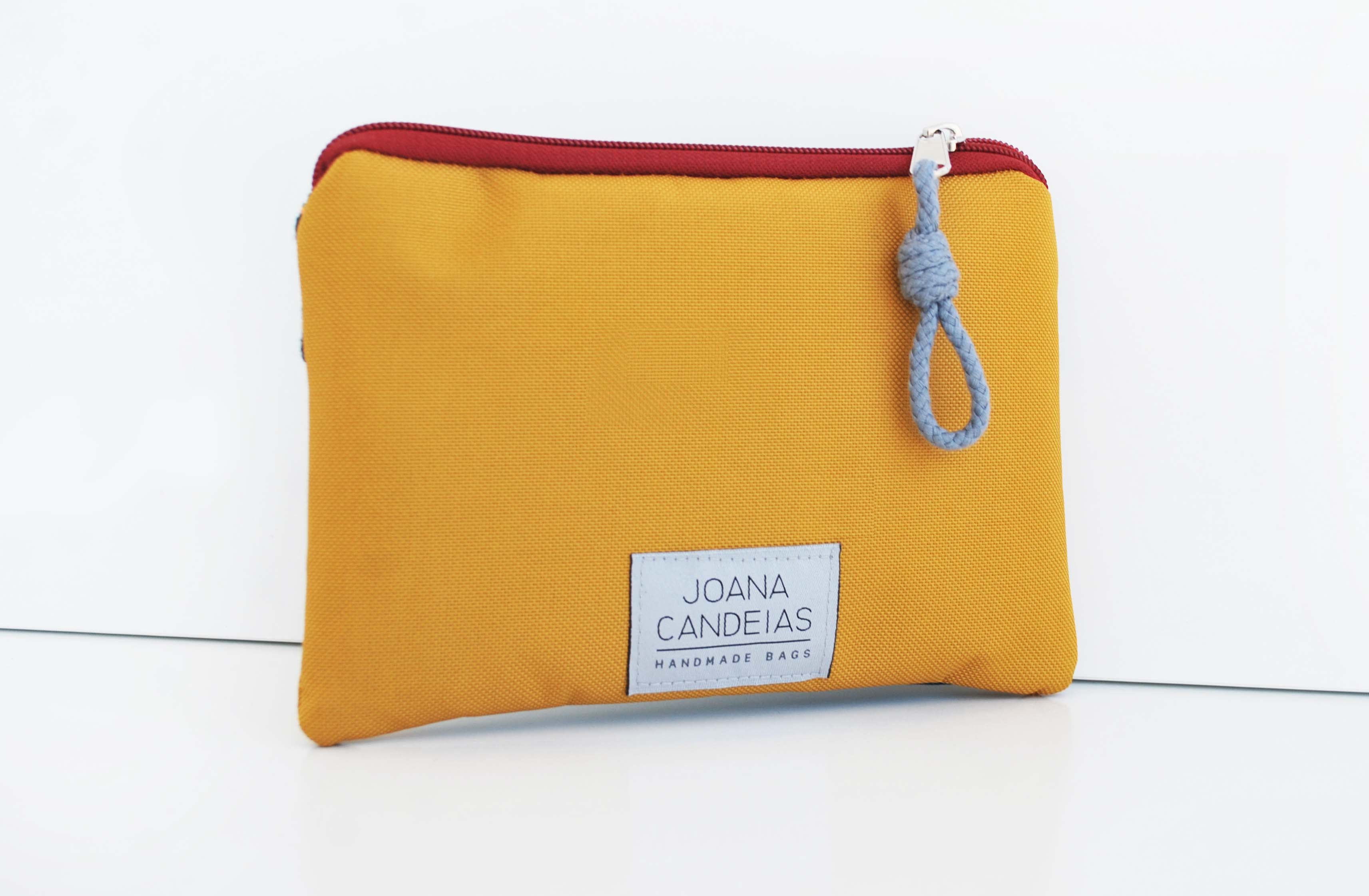 Bolsa de mão com bordados, tela amarelo e azul petróleo | Joana Candeias