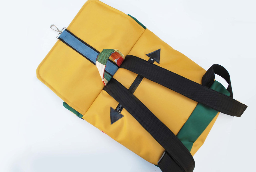 Mochila média padrão geométrico, topo amarelo mostarda, fundo verde | Joana Candeias