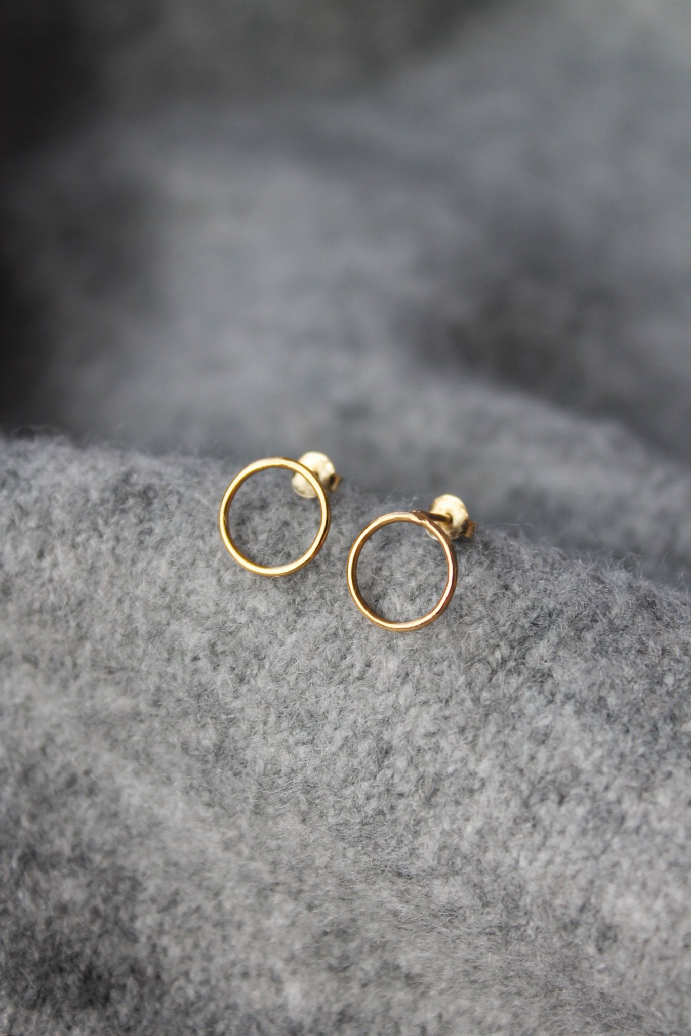 Brincos Leve Linear dourados | Eva Sal