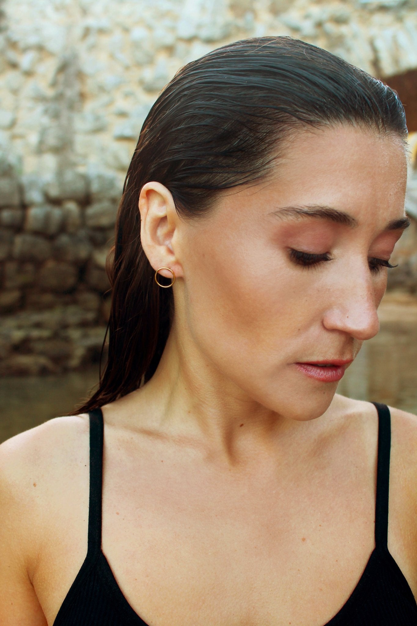 Brincos Leve Linear dourados | Eva Sal