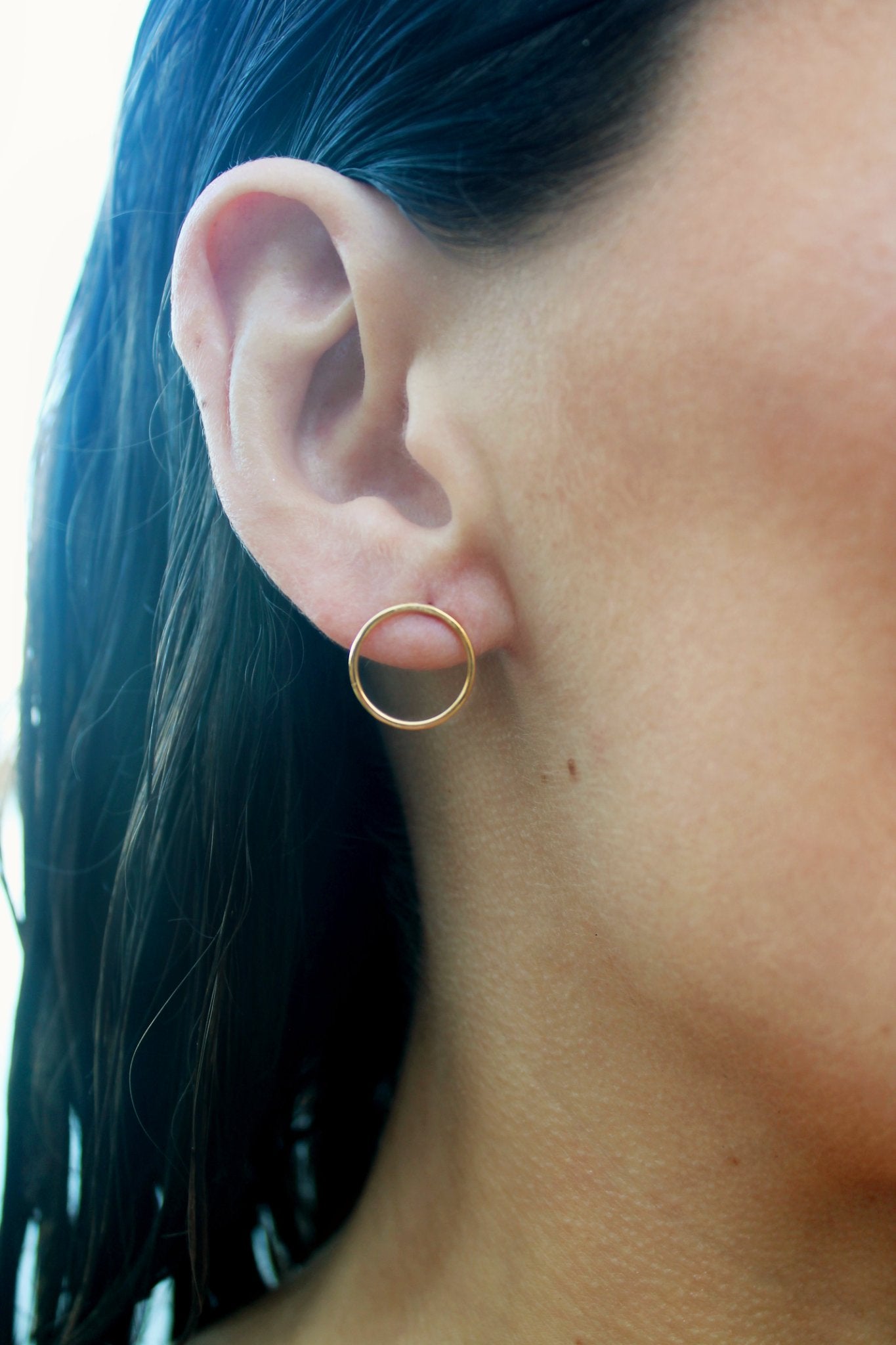 Brincos Leve Linear dourados | Eva Sal