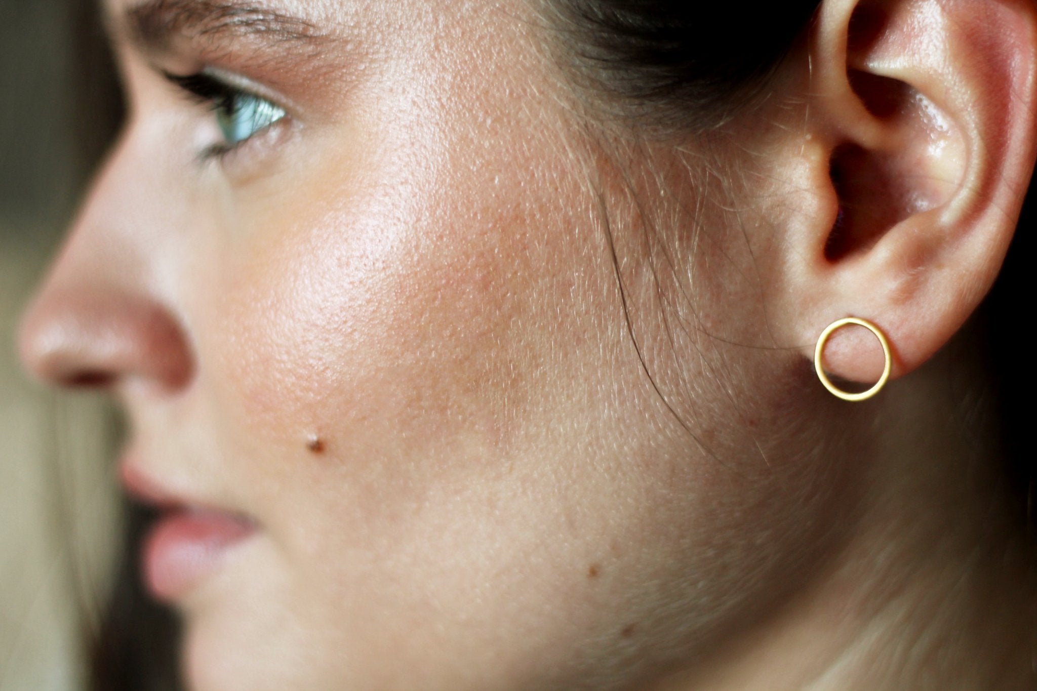 Brincos Leve Linear dourados | Eva Sal