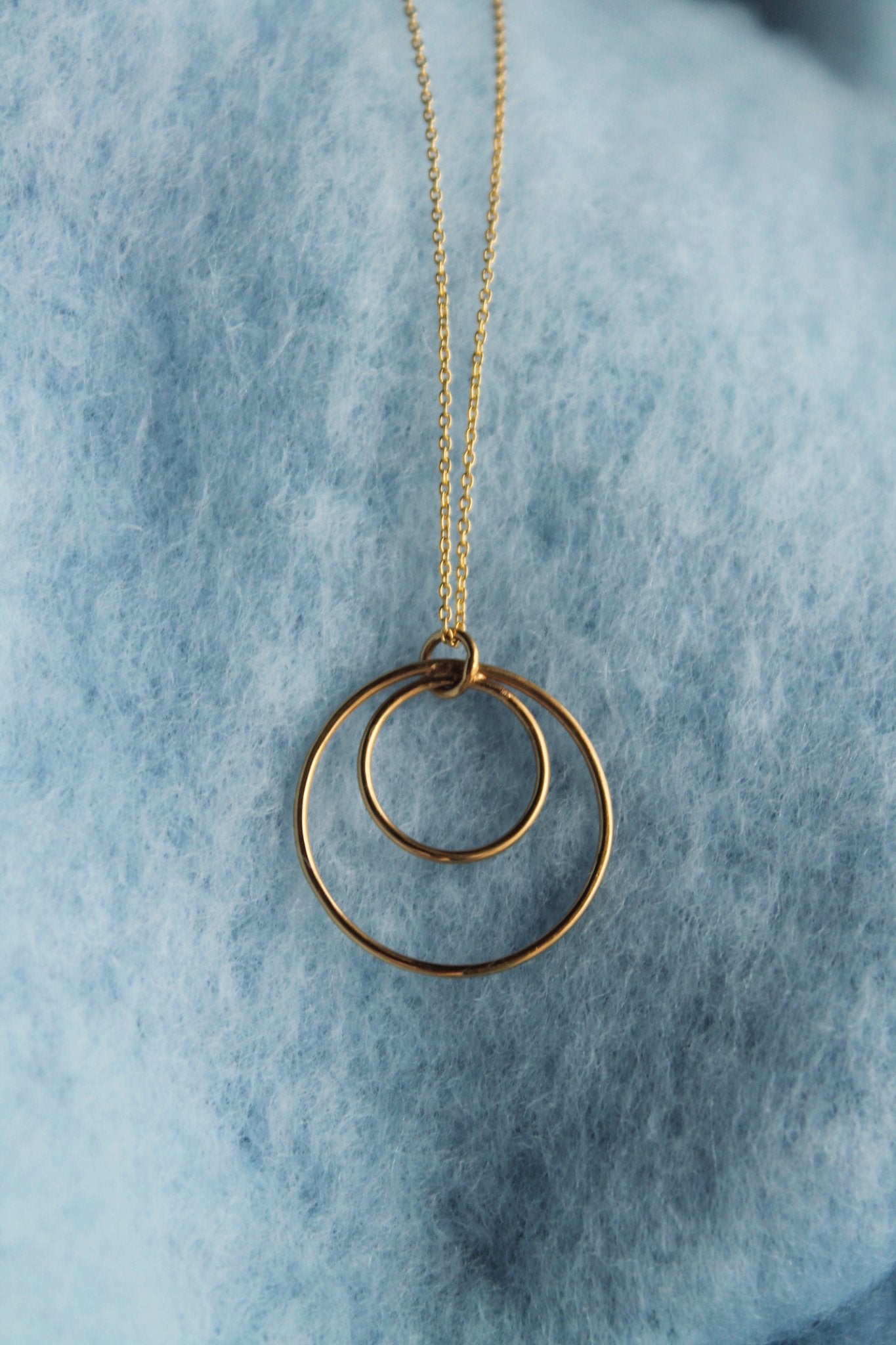 Pendente Leve Linear dourado | Eva Sal