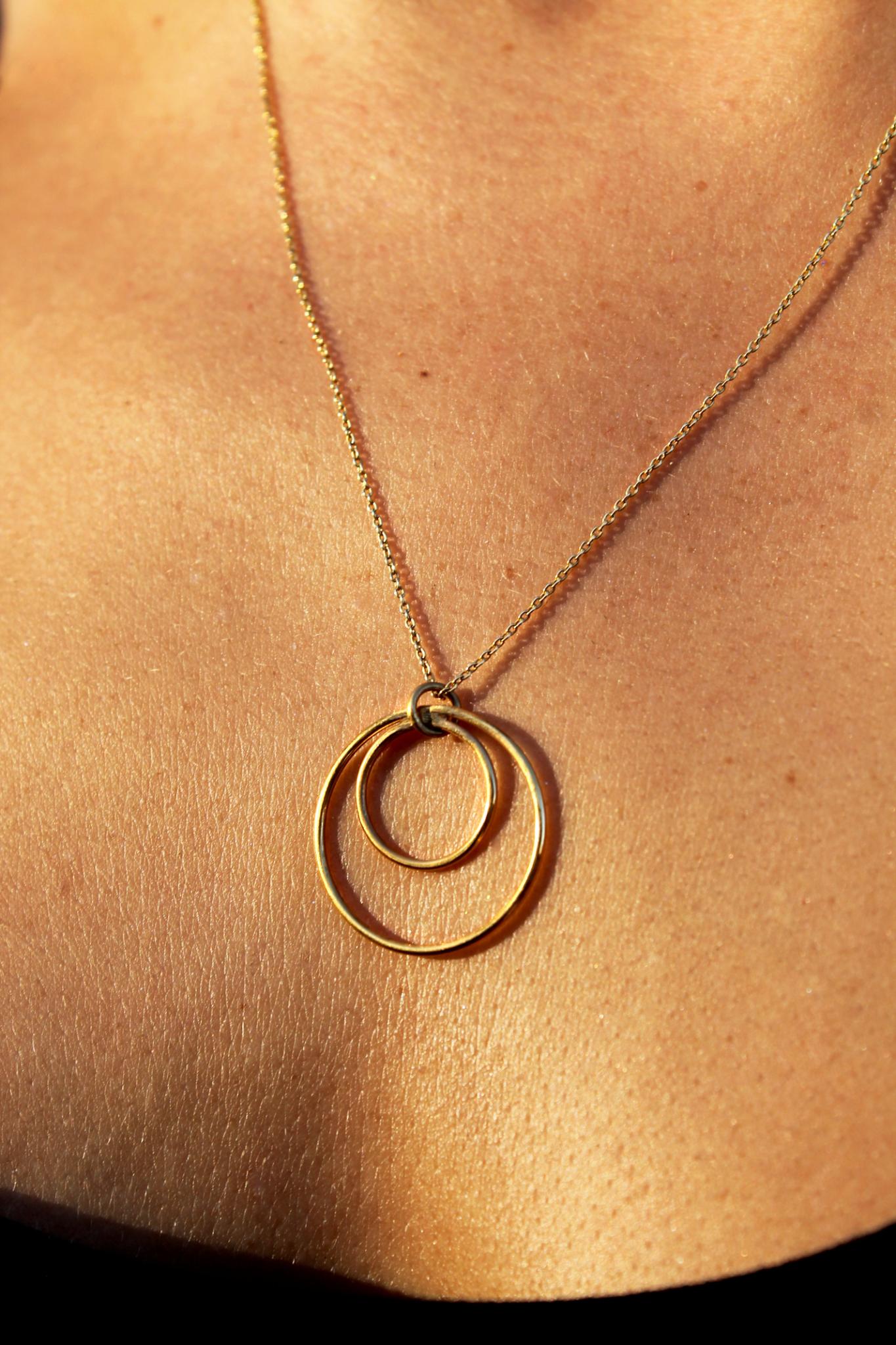 Pendente Leve Linear dourado | Eva Sal