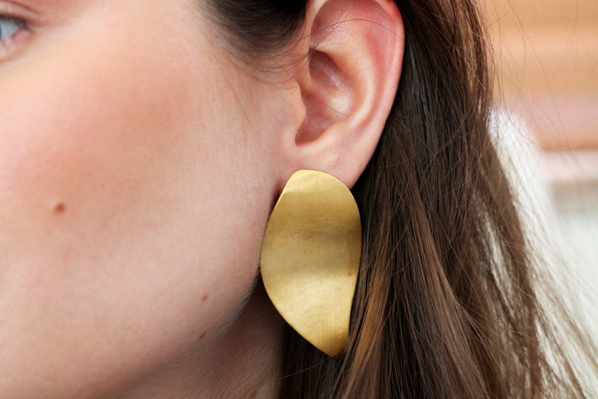 Brincos Oliva Folha grande dourados | Eva Sal