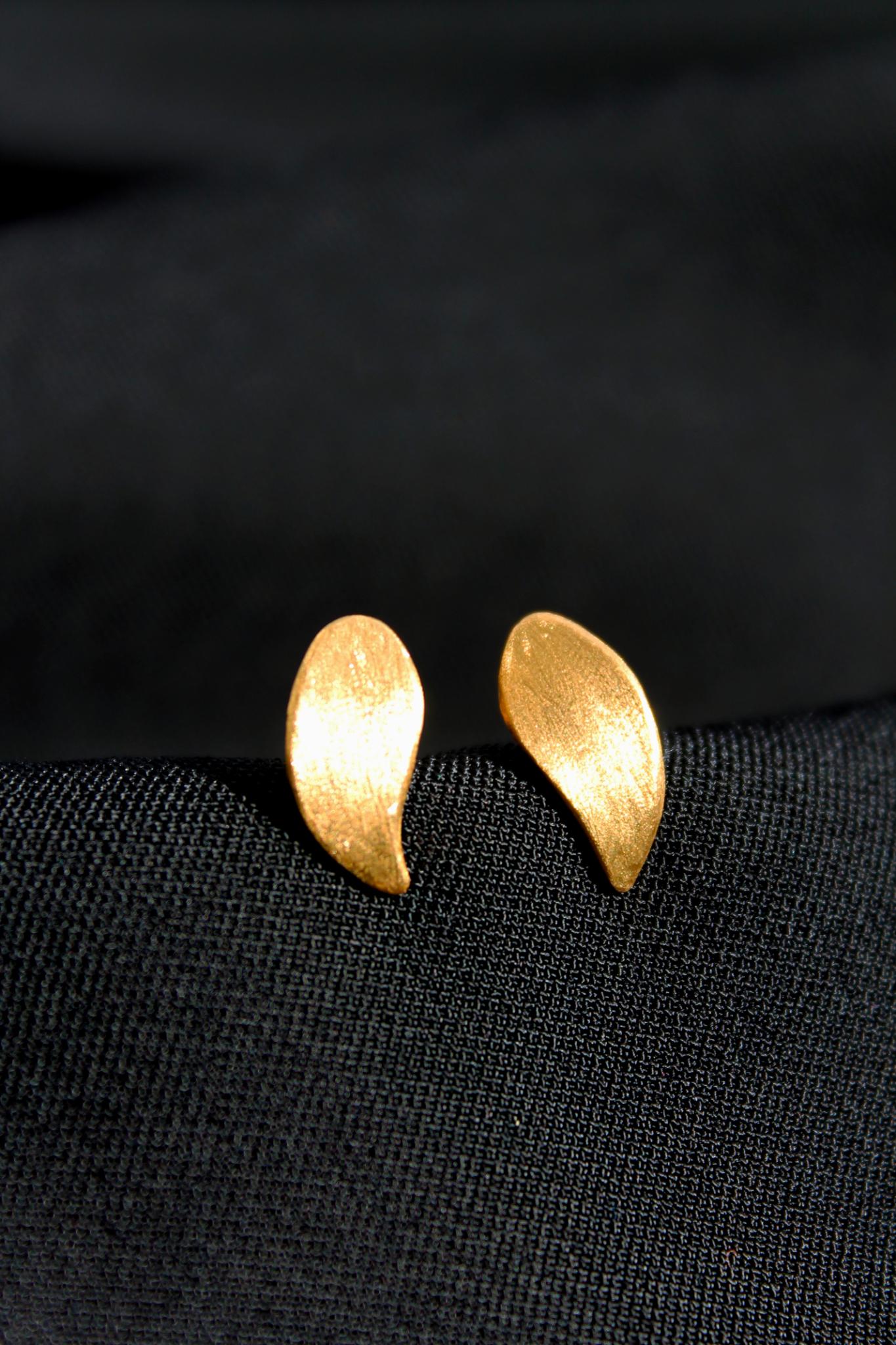 Brincos Oliva Folha pequeno dourados | Eva Sal