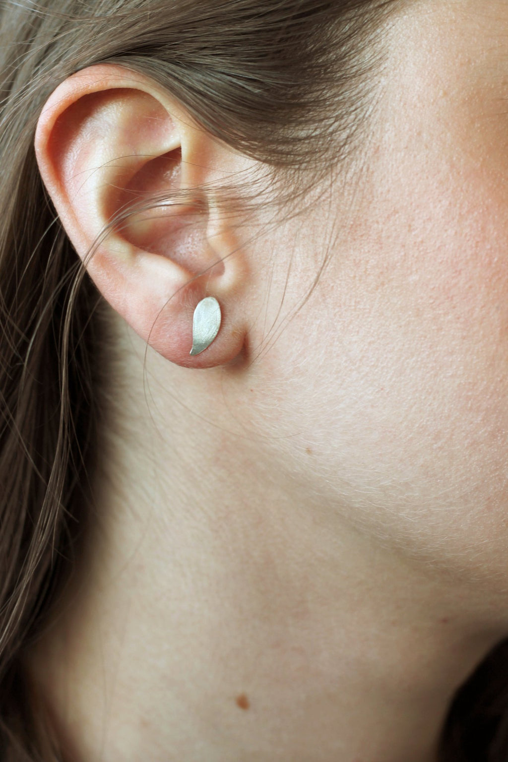 Brincos Oliva Folha pequeno prateados | Eva Sal