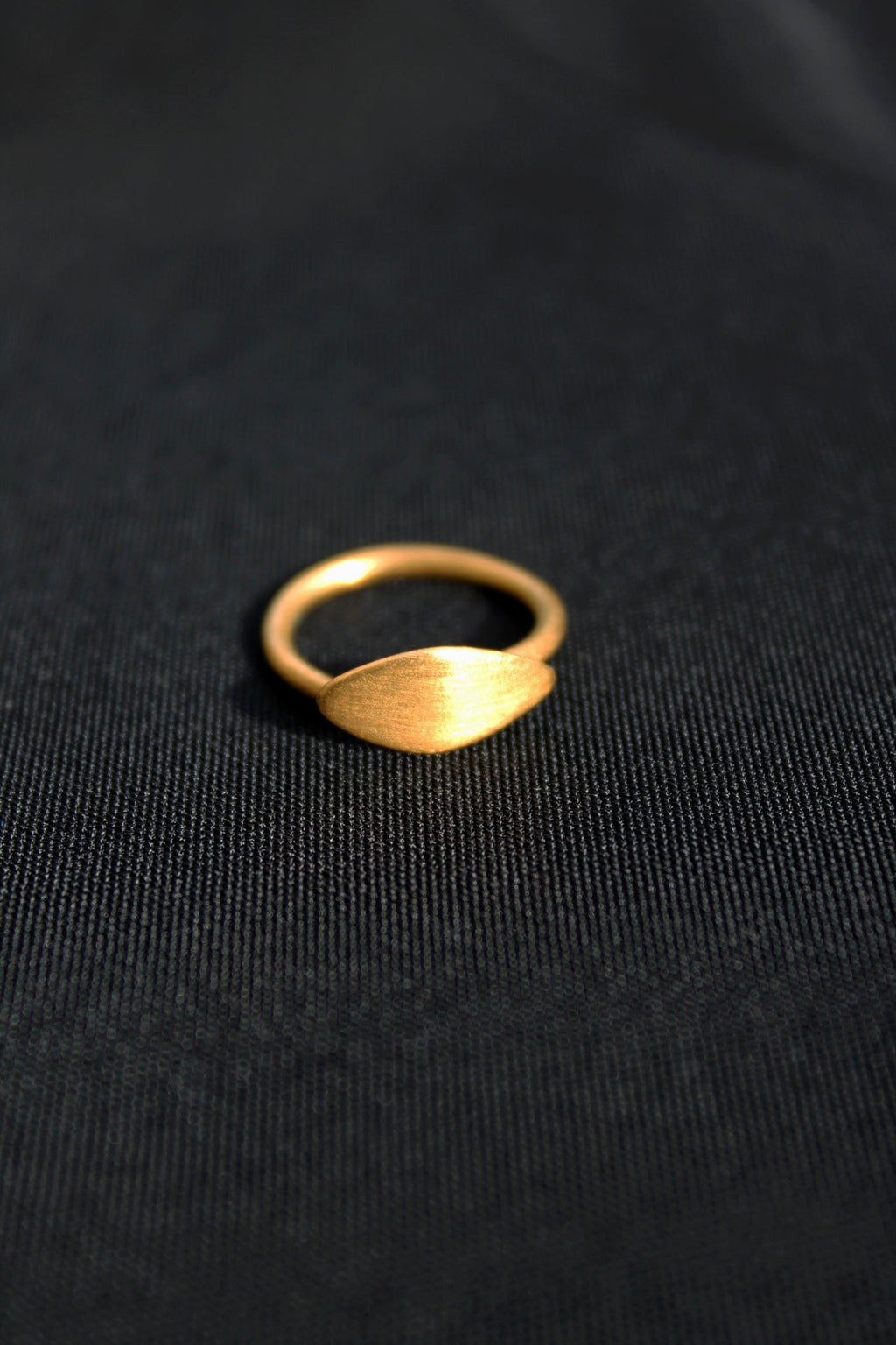 Anel Oliva Folha pequeno dourado | Eva Sal