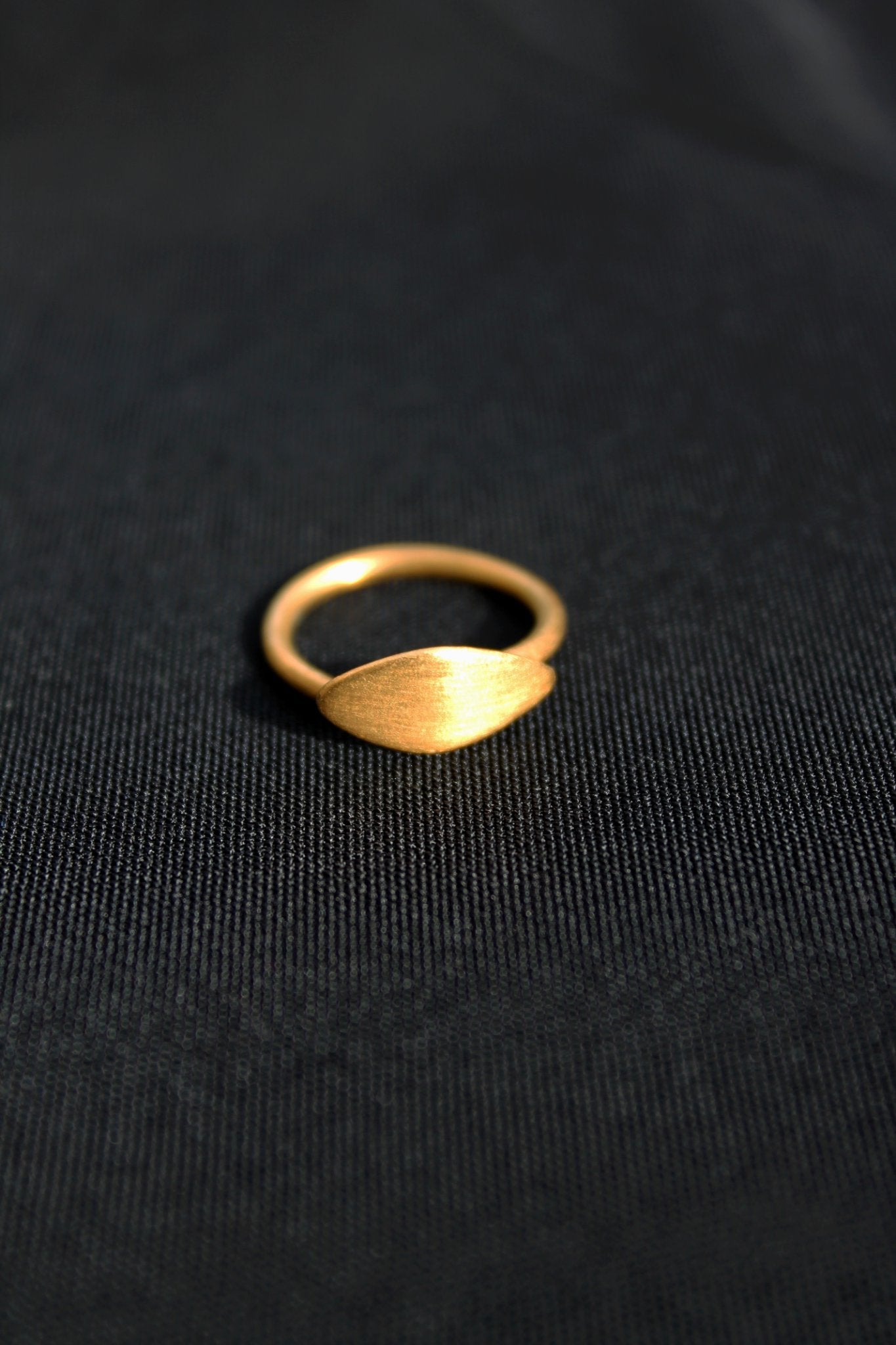 Anel Oliva Folha pequeno dourado | Eva Sal