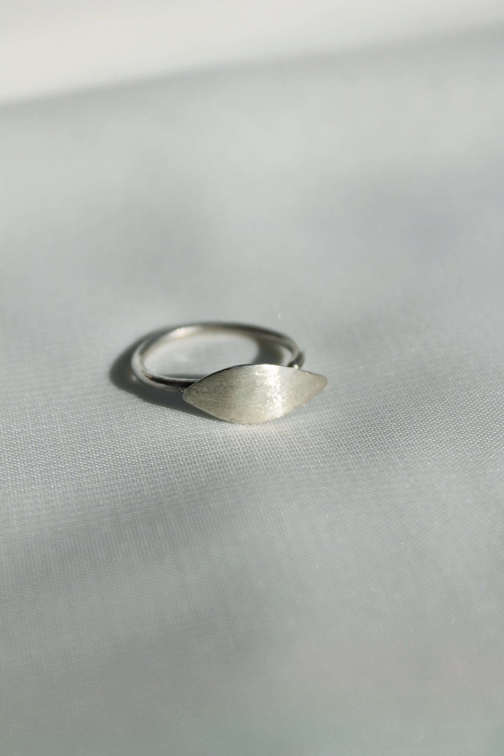 Anel Oliva Folha pequeno prateado | Eva Sal