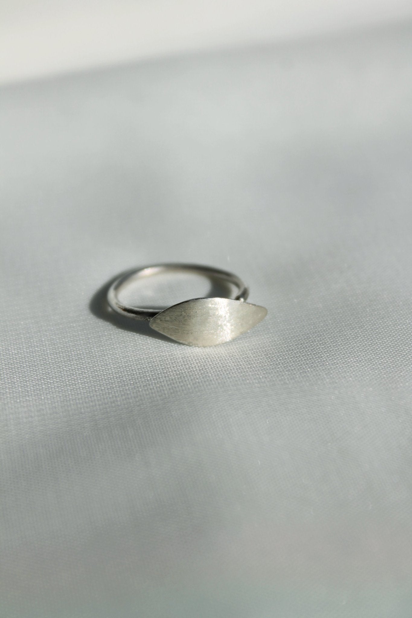 Anel Oliva Folha pequeno prateado | Eva Sal