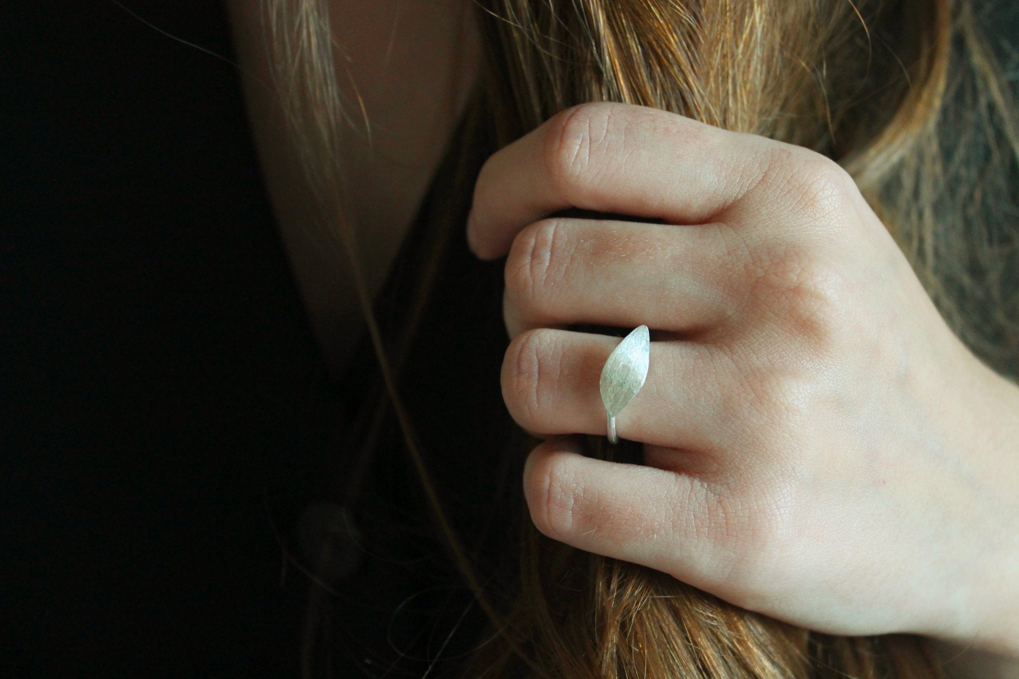 Anel Oliva Folha pequeno prateado | Eva Sal