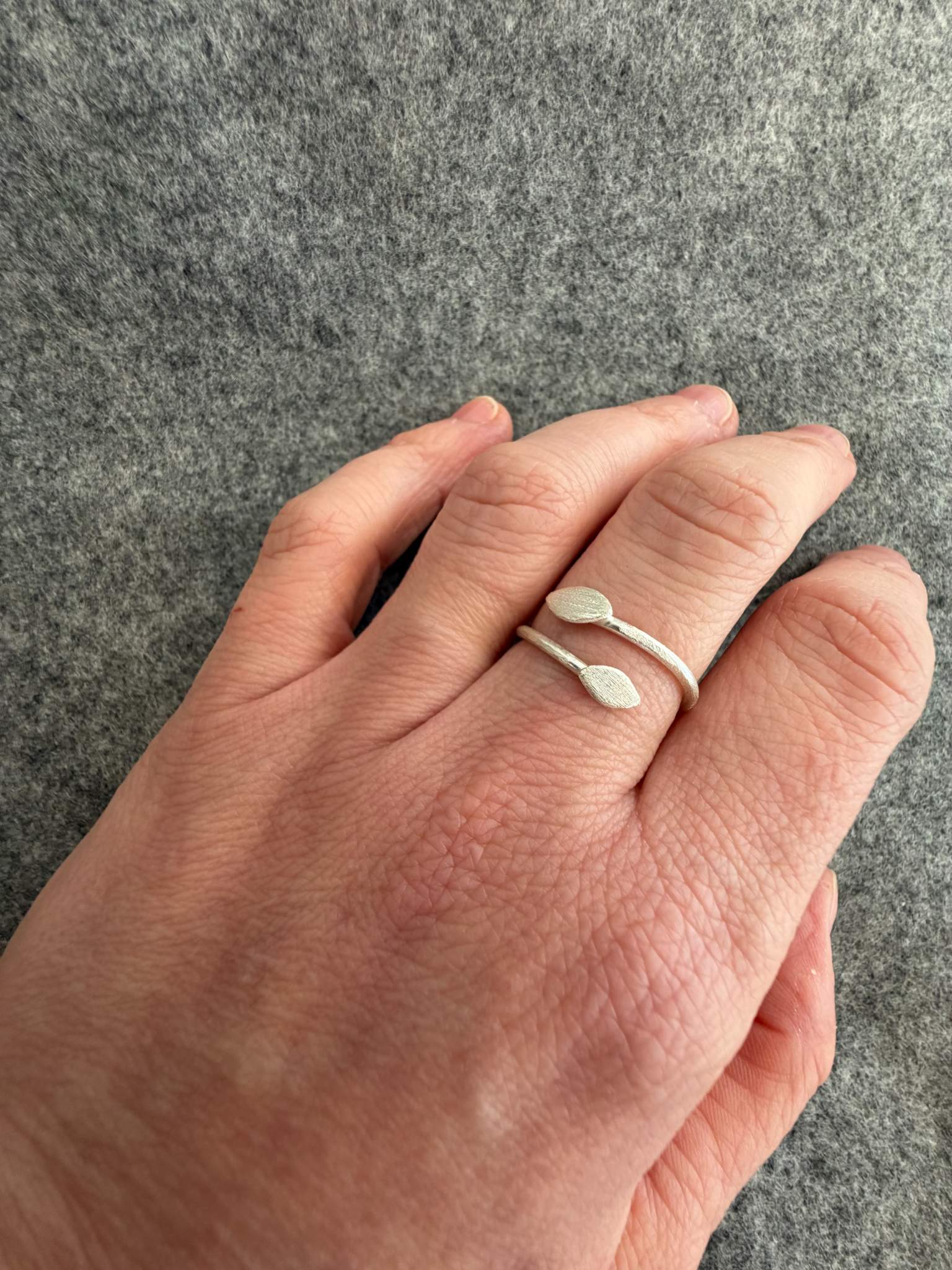 Anel Oliva Folha Dupla prateado | Eva Sal