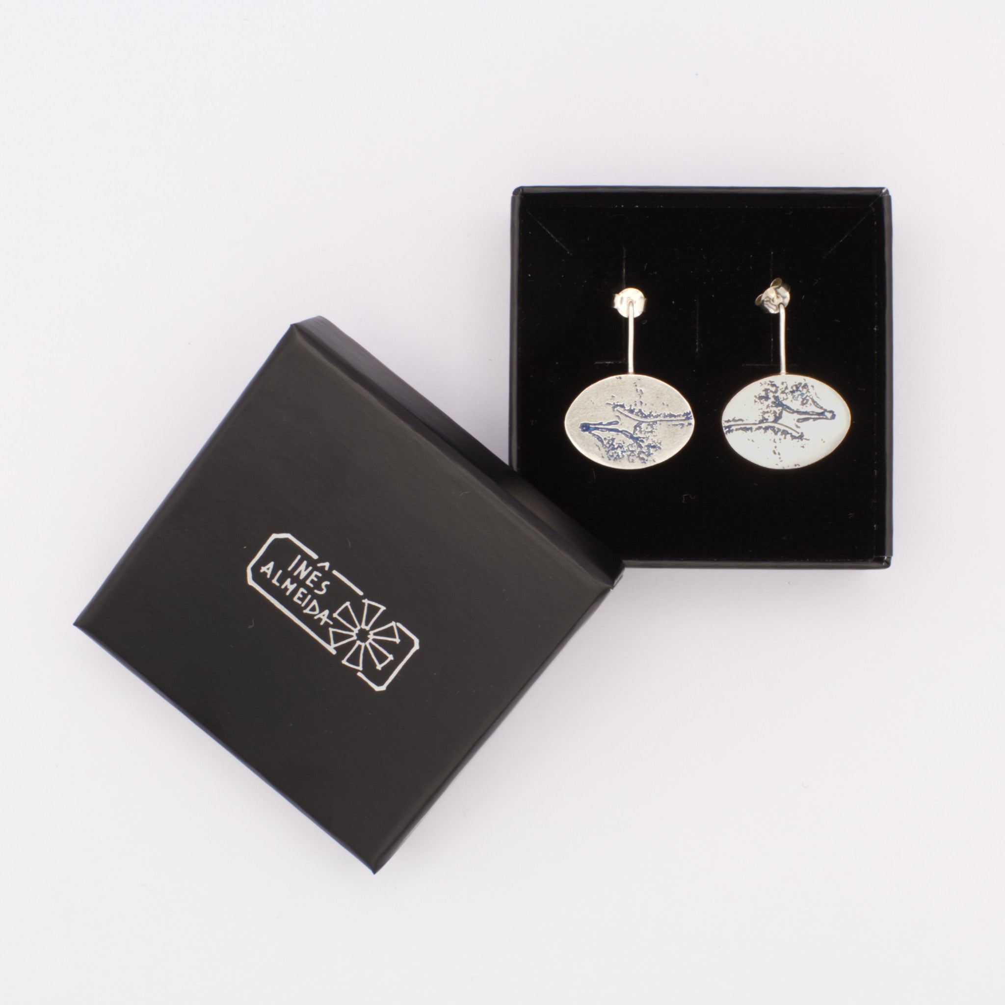 Brincos Vestígios da Memória gravura 1 azul | Inês Almeida