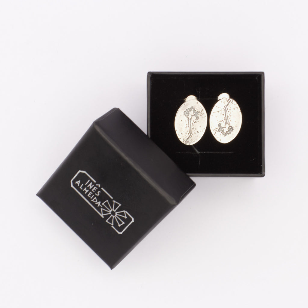 Brincos Vestígios da Memória gravura 3 prateado | Inês Almeida