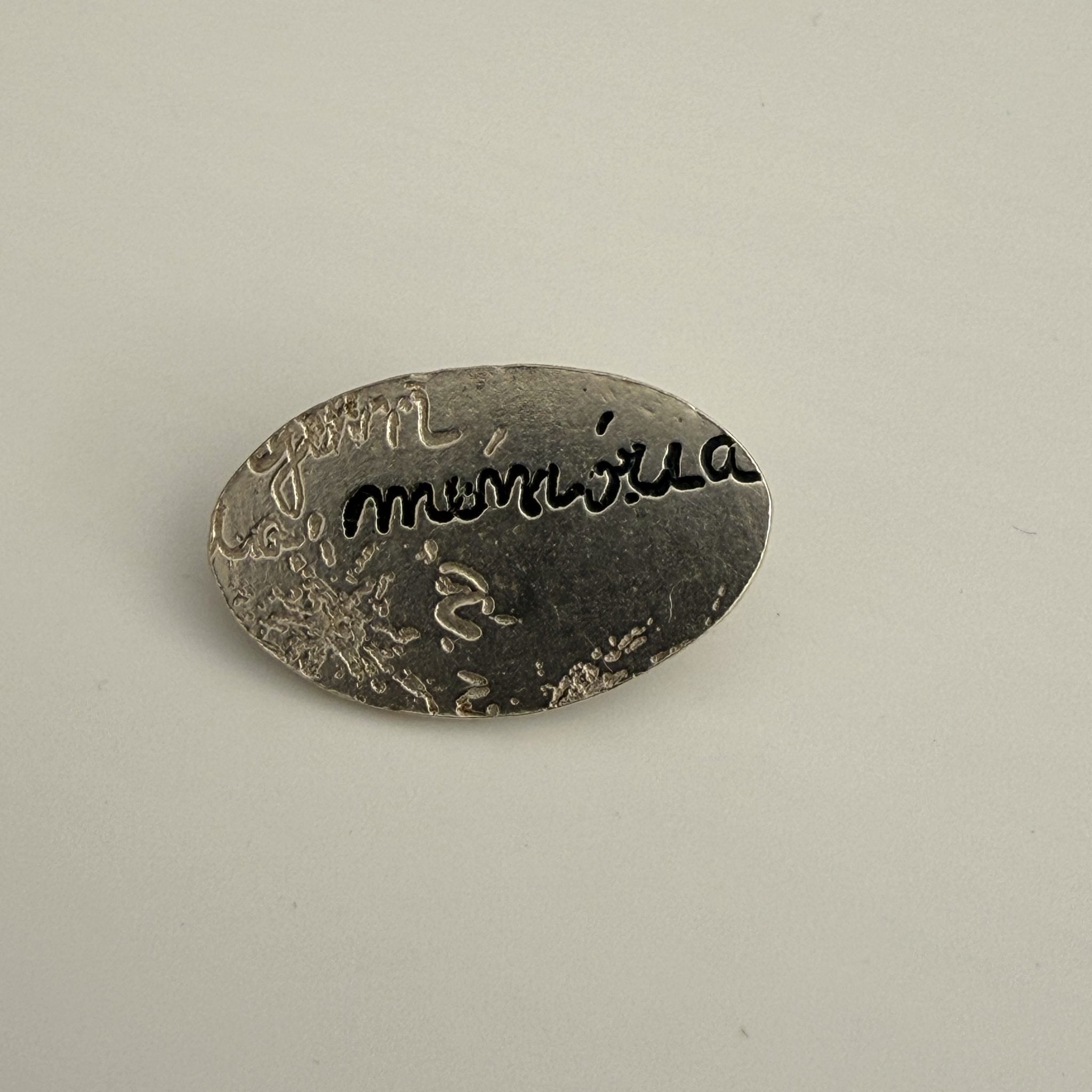 Pin Vestígios da Memória pequeno 2 | Inês Almeida