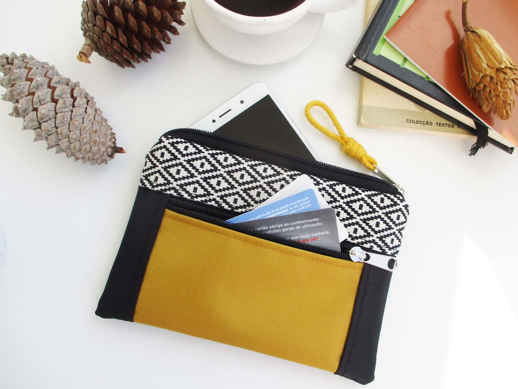 Bolsa de mão padrão geométrico, tela preta e amarelo | Joana Candeias
