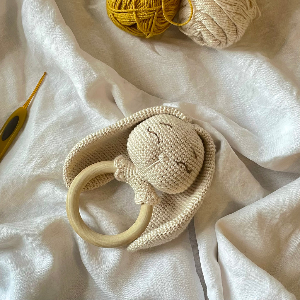 Mordedor Coelho Cora Amigurumi | Matipatipa