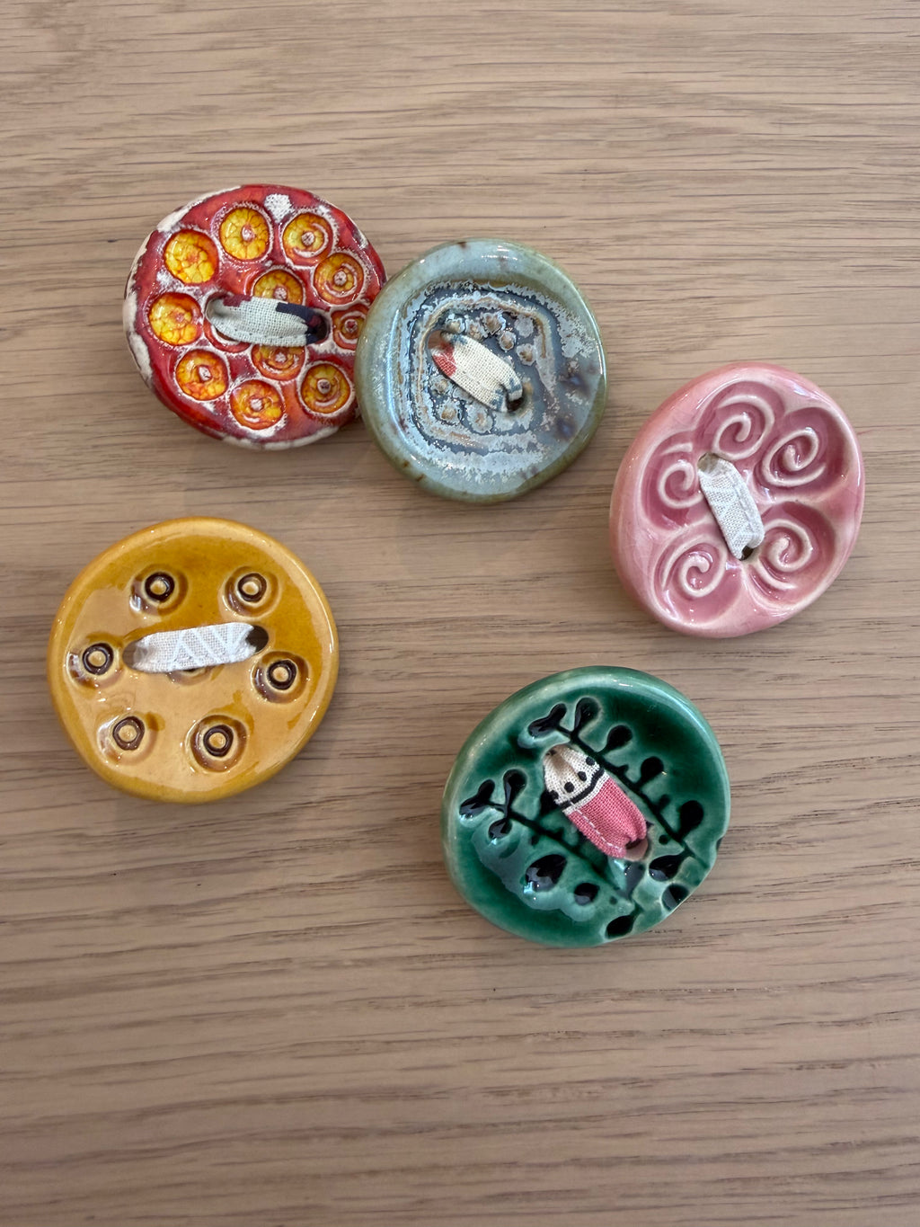 Pregadeira Botão rosa | Pássaro de Seda