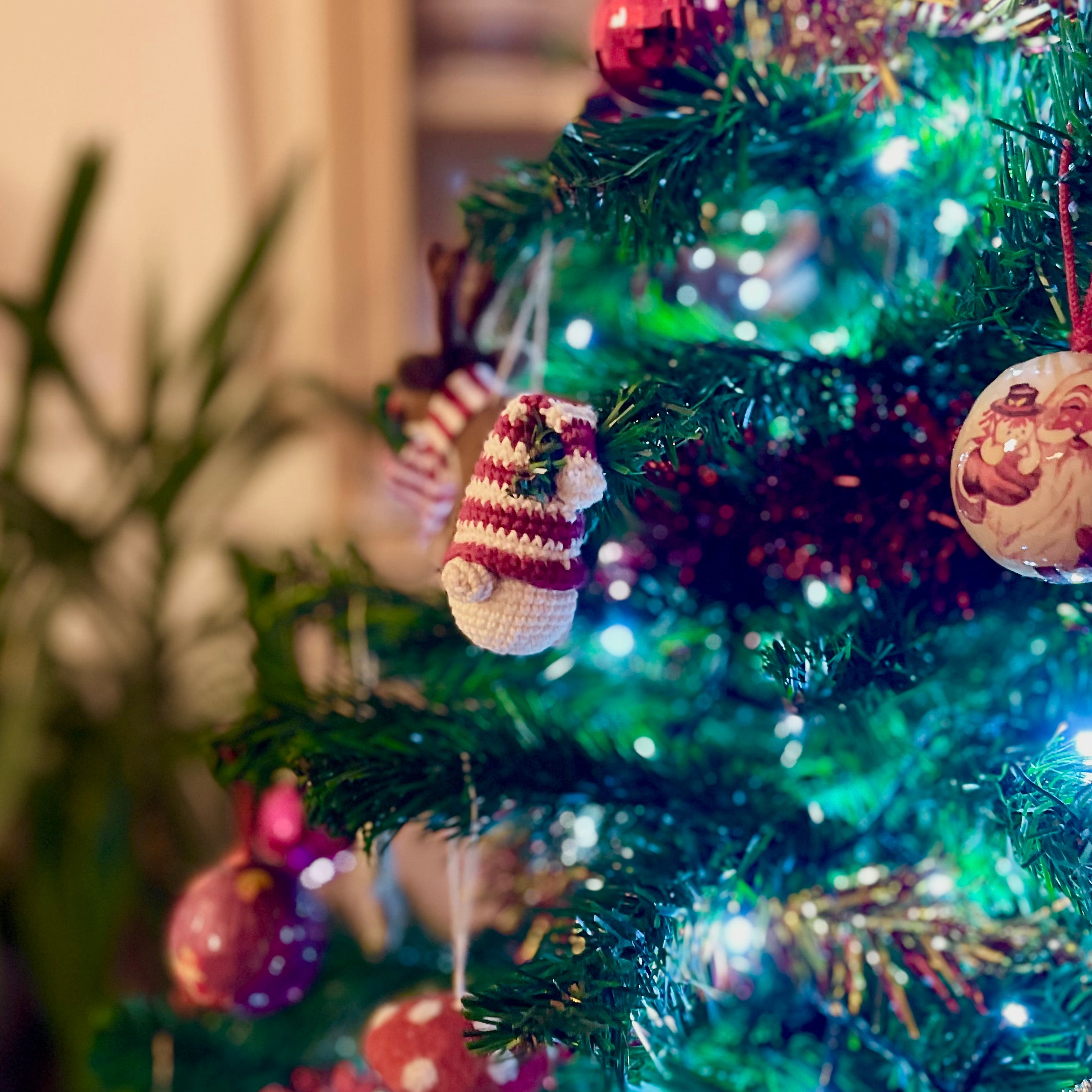 Enfeite de Natal Gnomo vermelho Amigurumi | Matipatipa