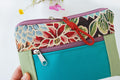 Bolsa de mão padrão floral, tela azul turquesa e verde | Joana Candeias