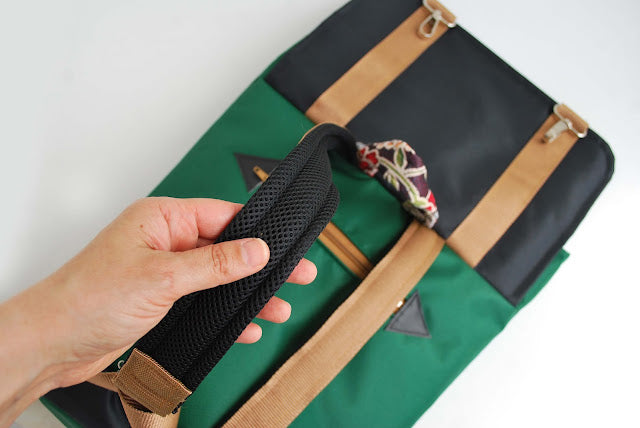 Mochila grande padrão floral, tela preto e verde | Joana Candeias