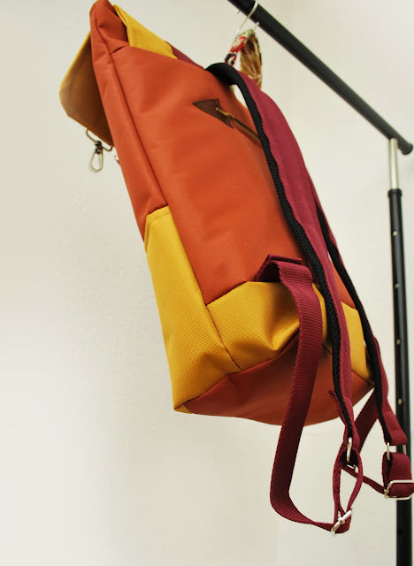 Mochila grande padrão floral, tela amarelo mostarda e laranja tijolo | Joana Candeias