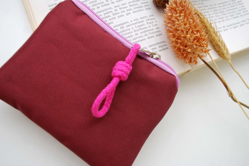 Porta-moedas com bordados, tela rosa | Joana Candeias
