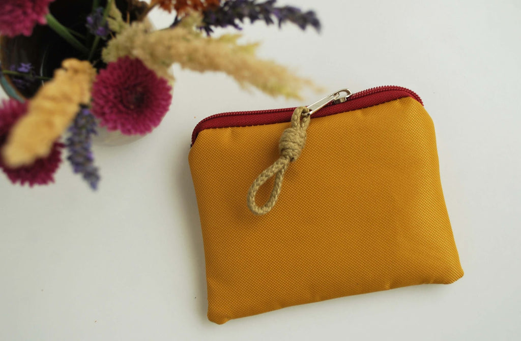 Porta-moedas padrão floral, tela amarela | Joana Candeias