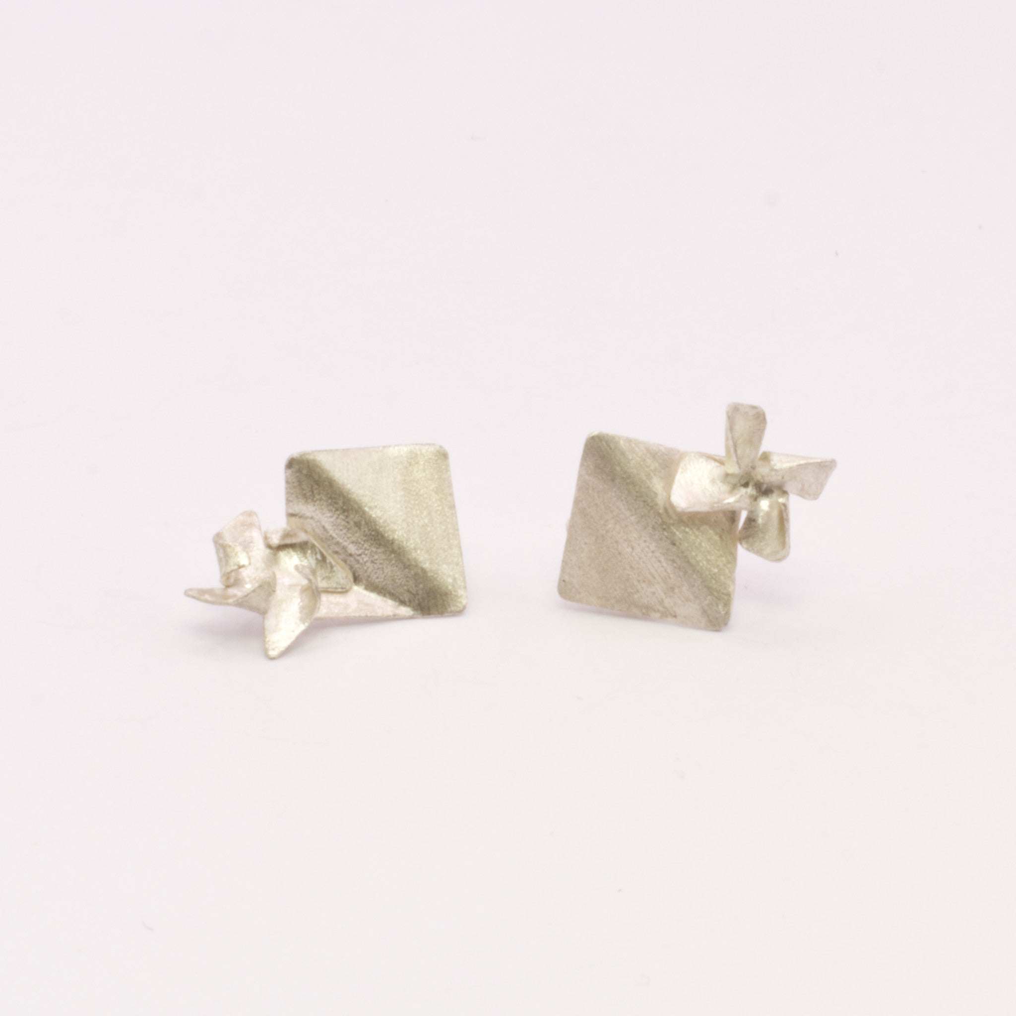 Brincos Flor prateados | JDS