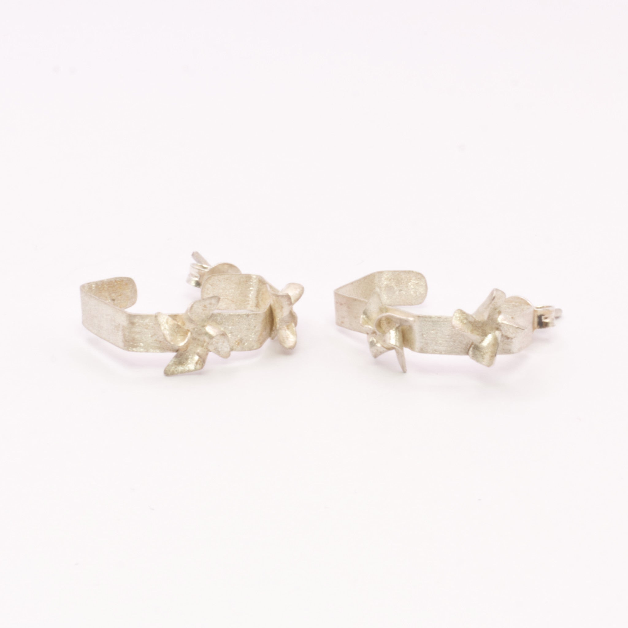 Brincos Flor argola aberta dourados | JDS