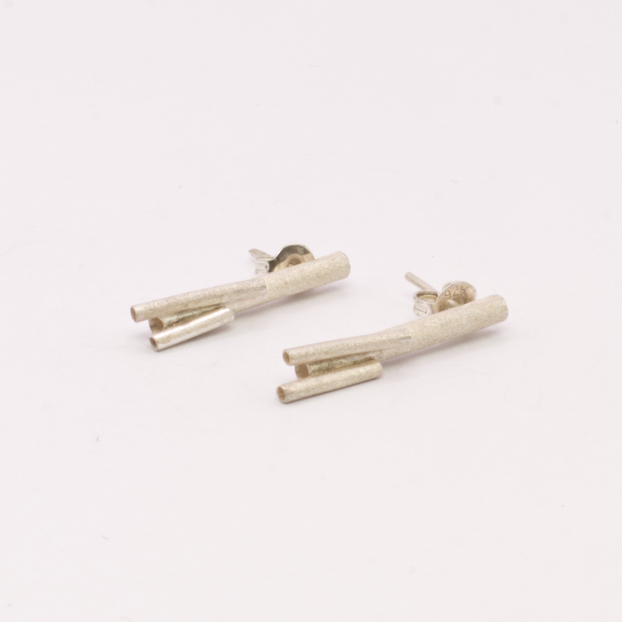 Brincos Tubo prateados | JDS