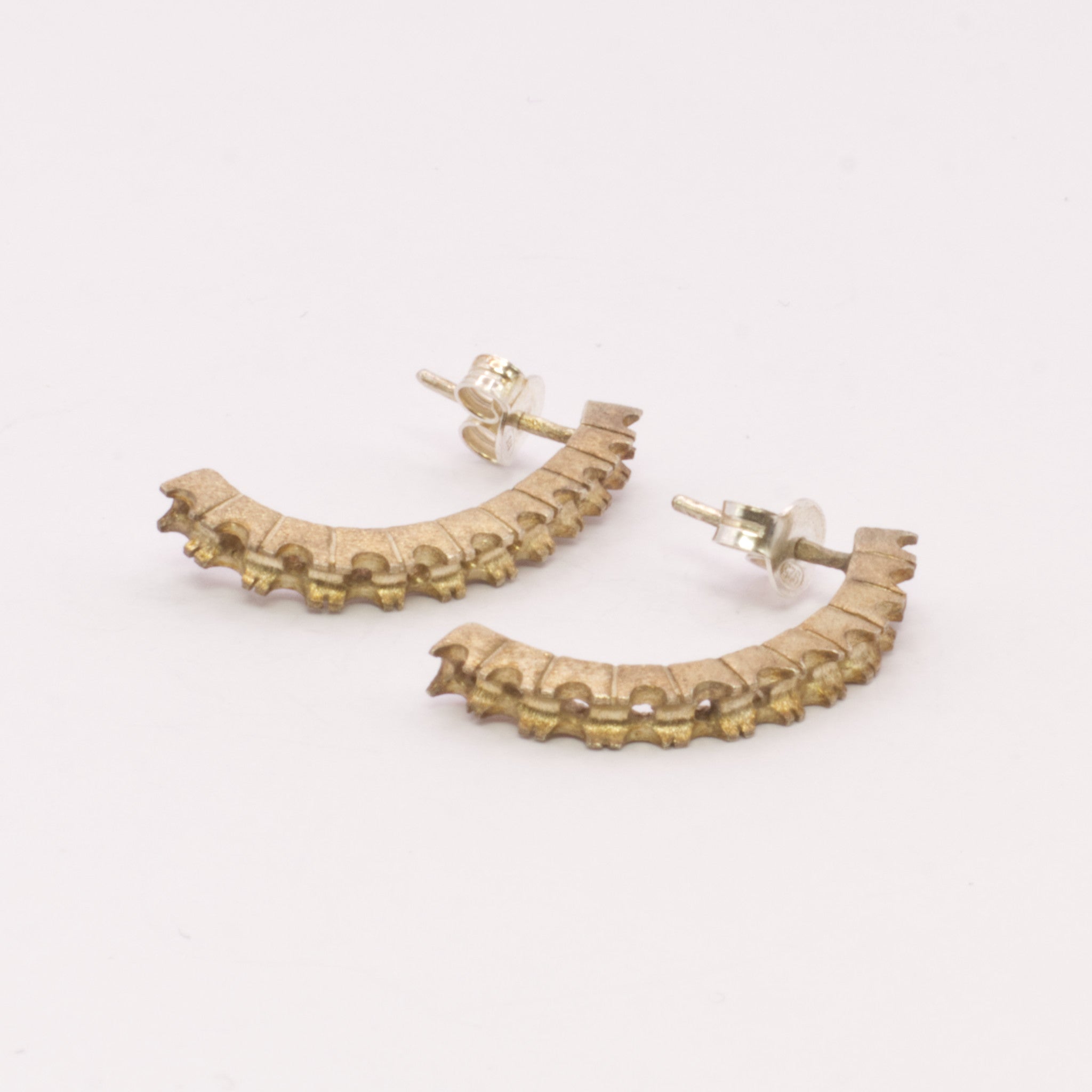 Brincos Roda Dentada argola aberta dourados | JDS