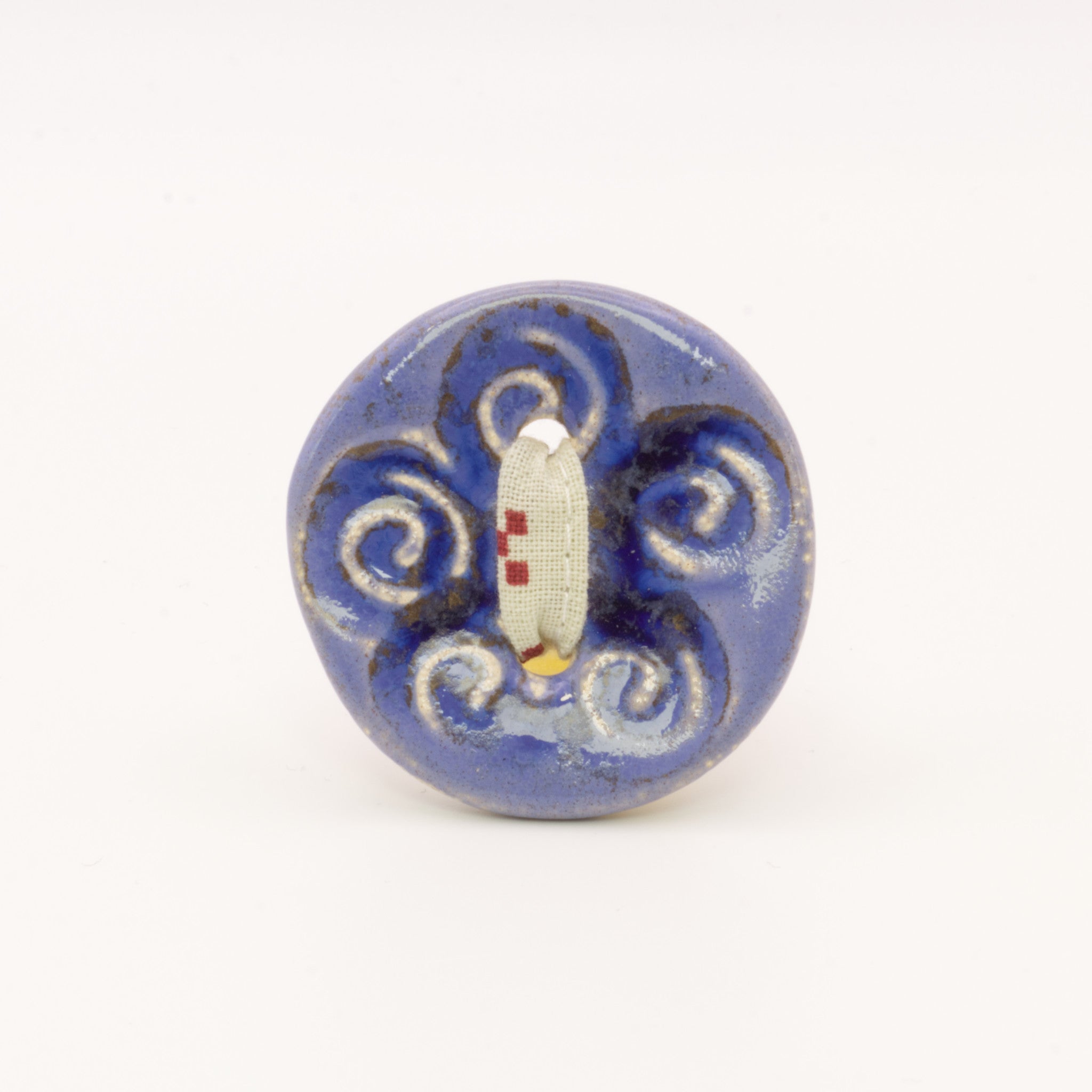 Pregadeira Botão azul dark | Pássaro de Seda