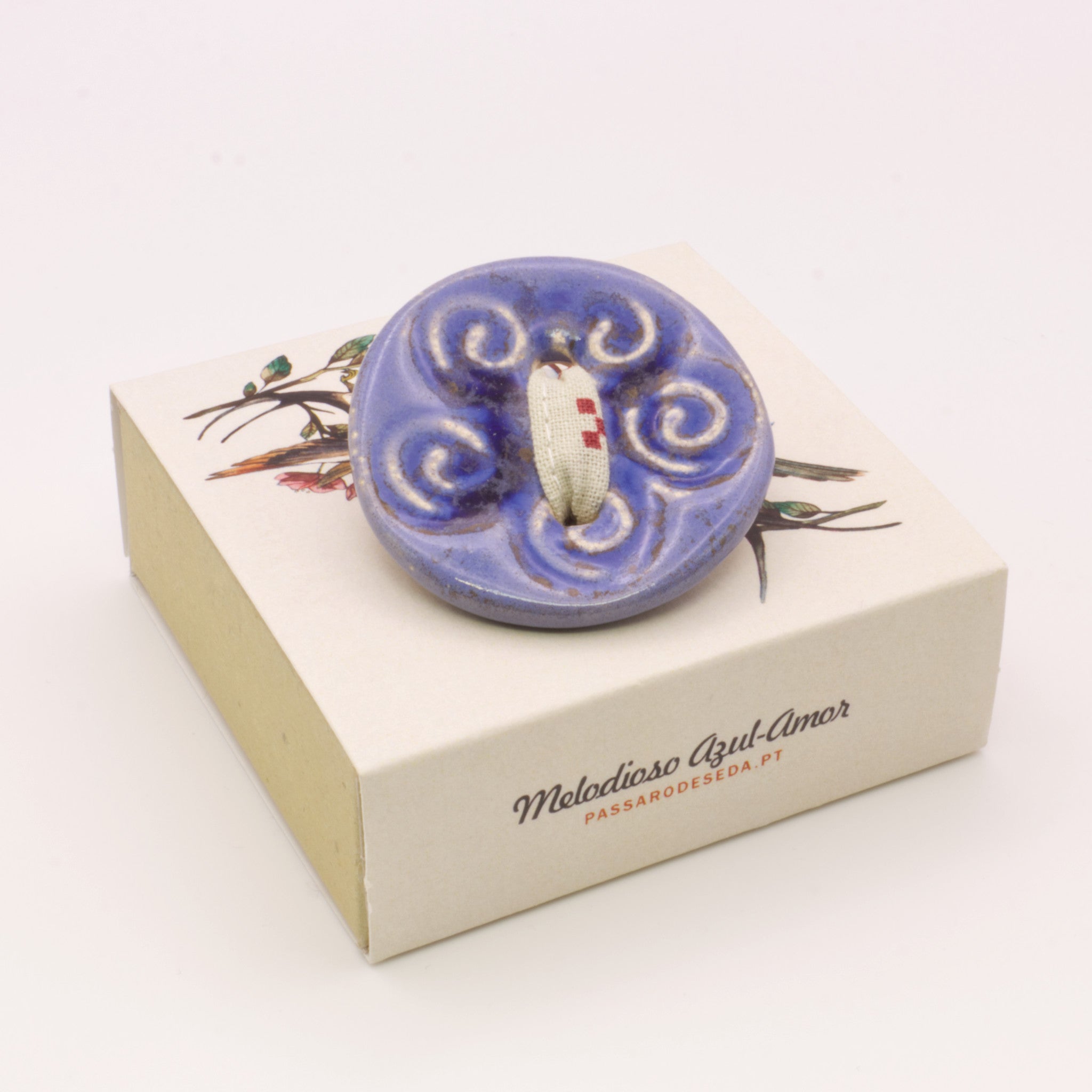 Pregadeira Botão azul dark | Pássaro de Seda