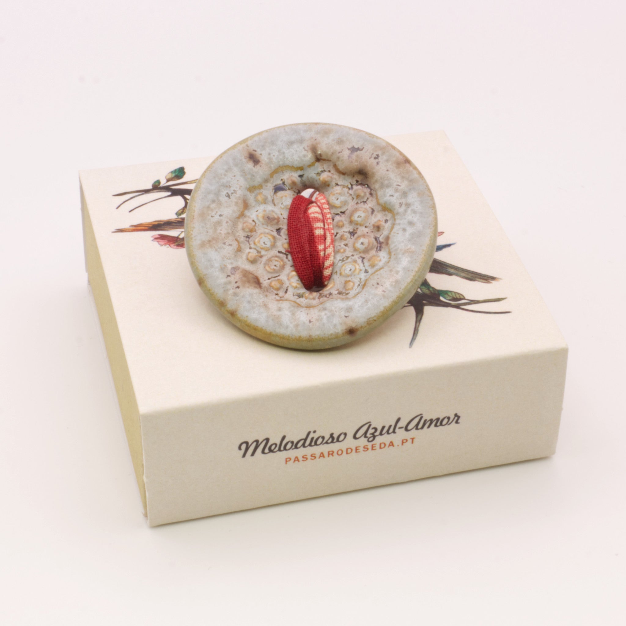 Pregadeira Botão gray | Pássaro de Seda