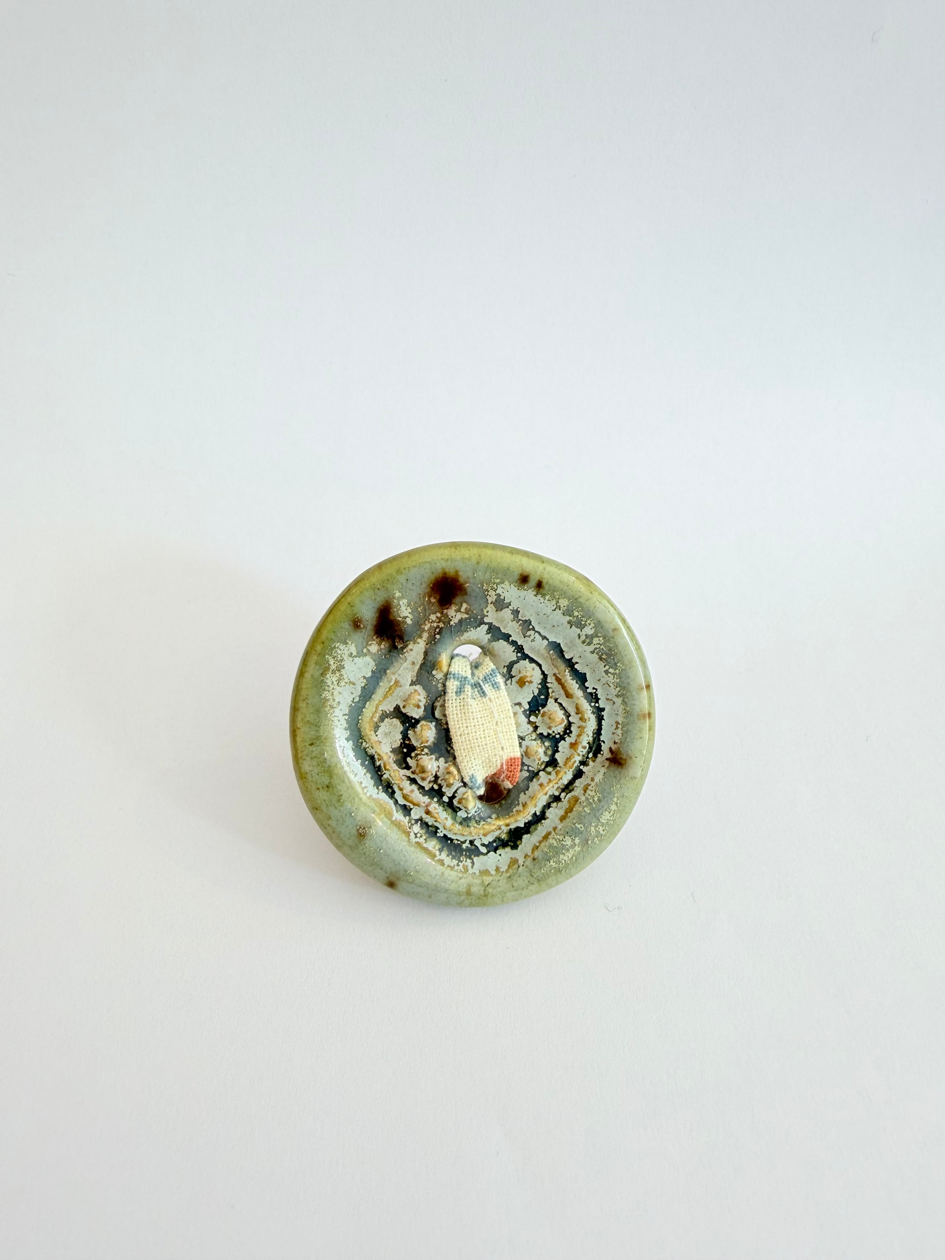 Pregadeira Botão gray | Pássaro de Seda